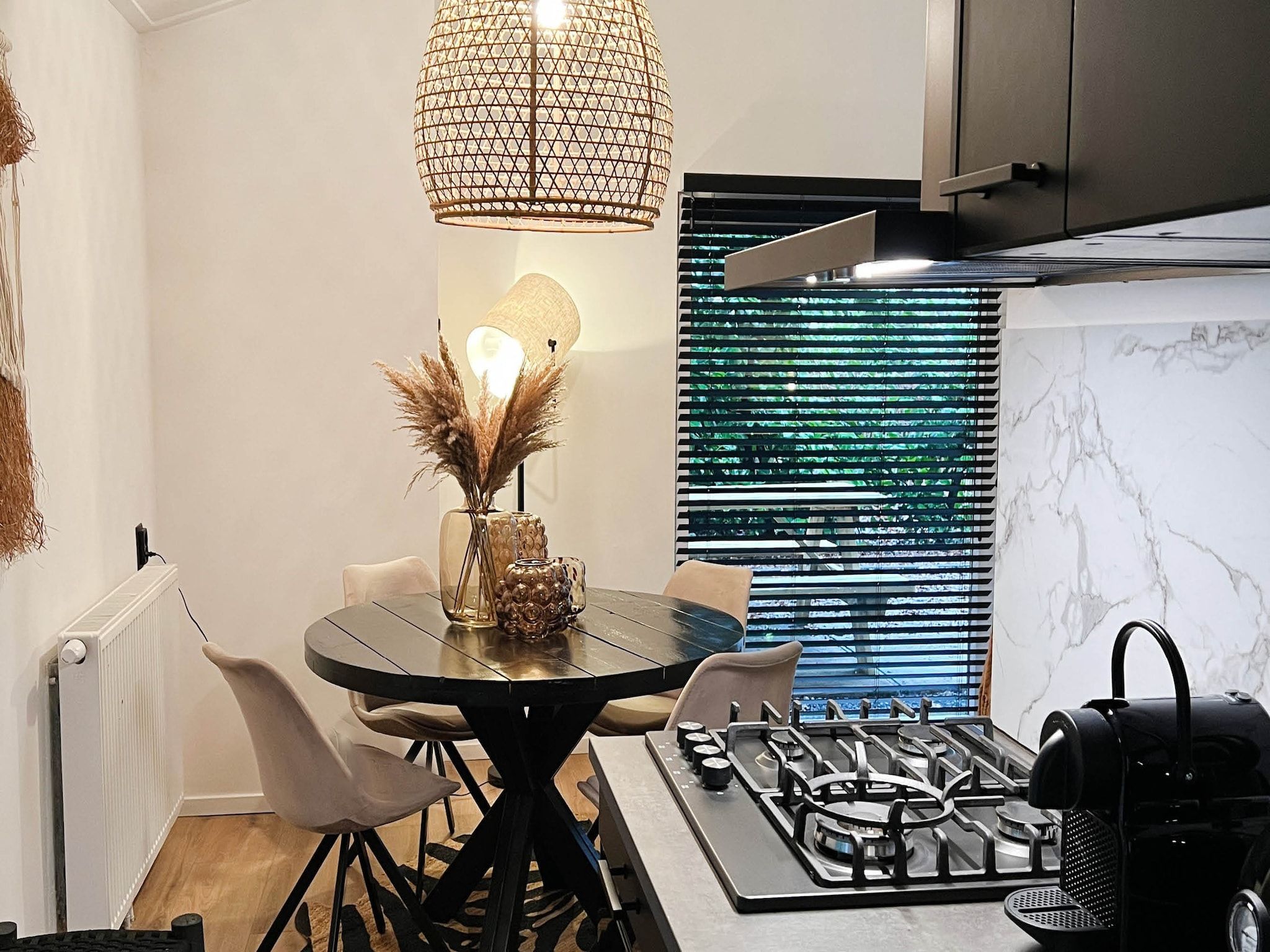 De keuken van Dutch Cabin Houses 45 in Rheezerveen