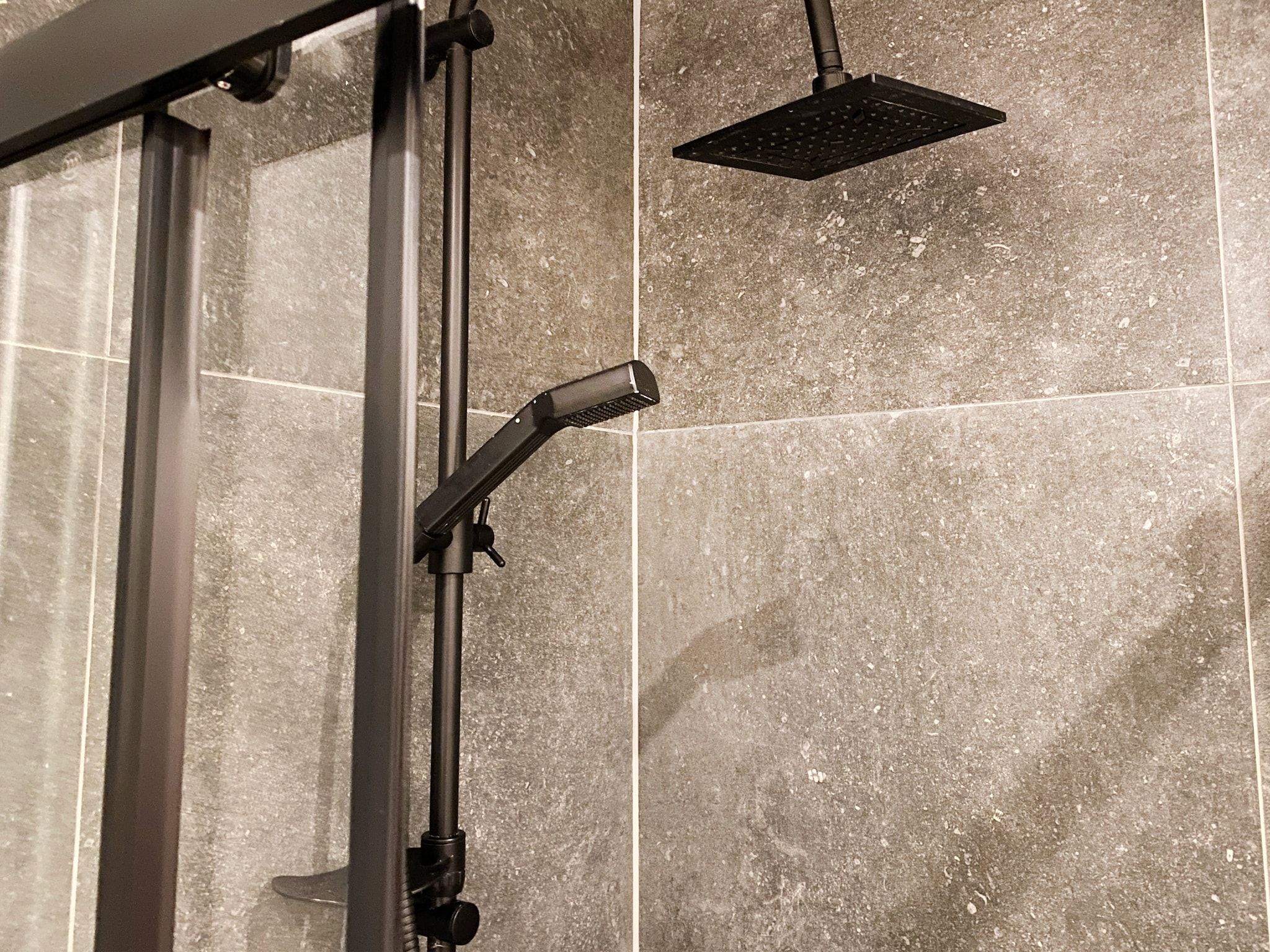 De badkamer van Dutch Cabin Houses C65 in Rheezerveen