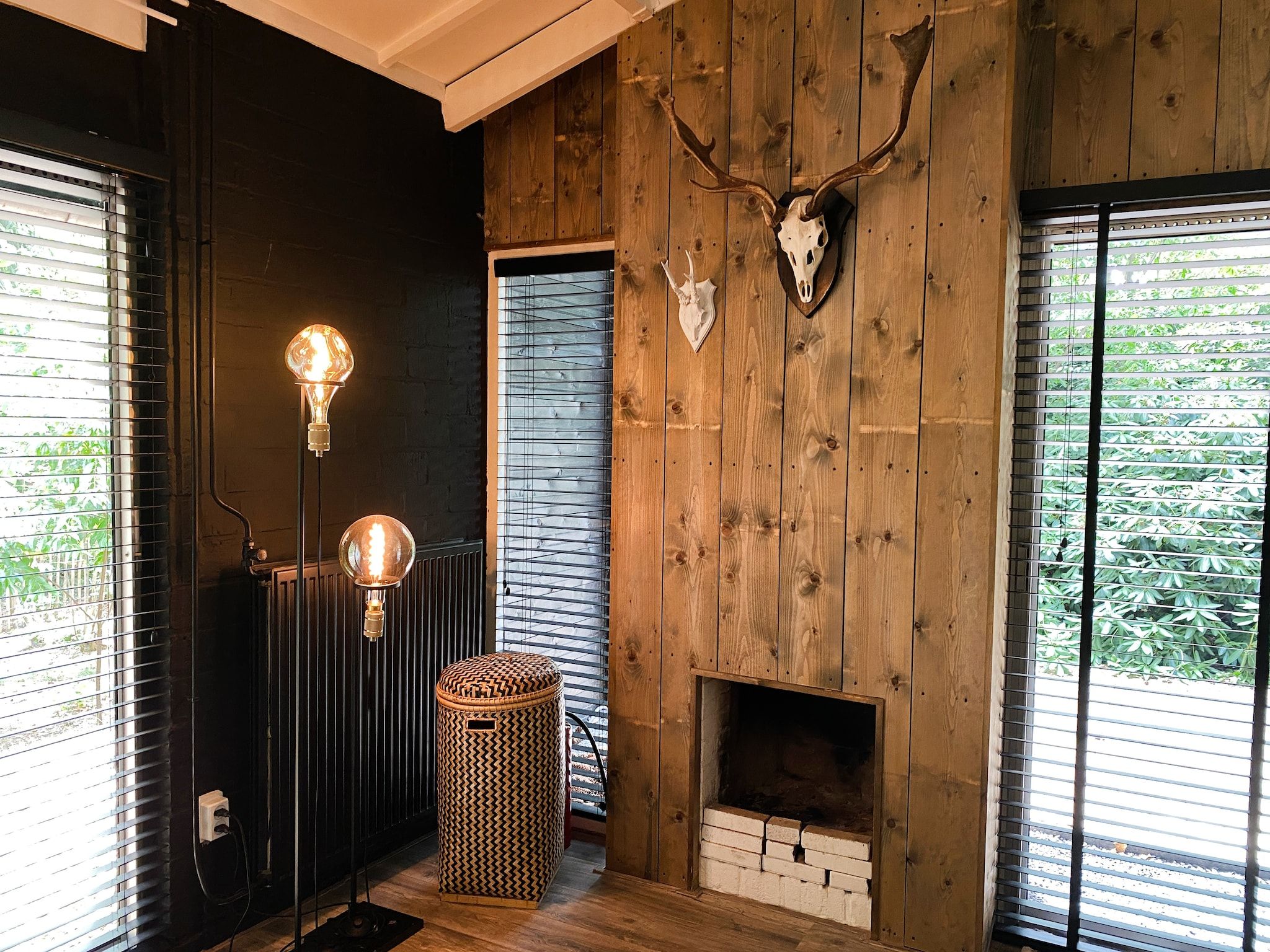 De woonkamer van Dutch Cabin Houses C66 in Rheezerveen