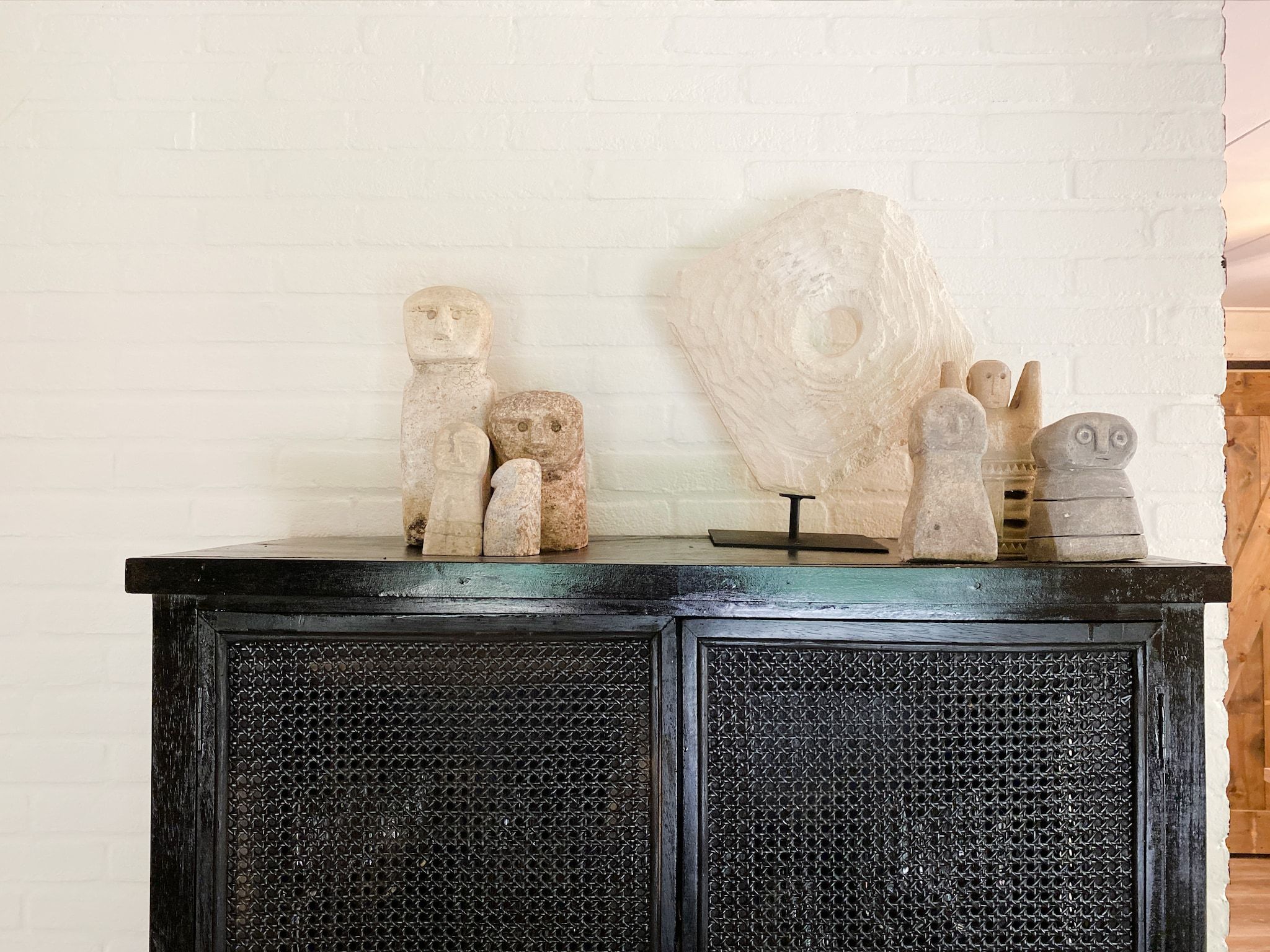 De woonkamer van Dutch Cabin Houses C66 in Rheezerveen