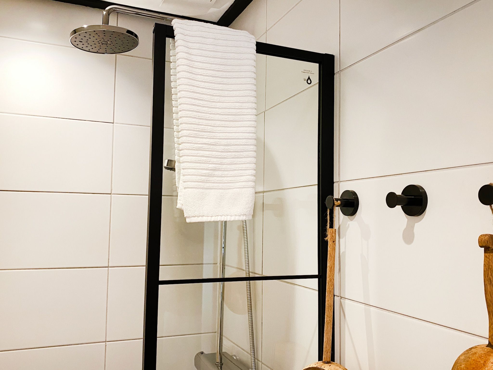 De badkamer van Dutch Cabin Houses C66 in Rheezerveen