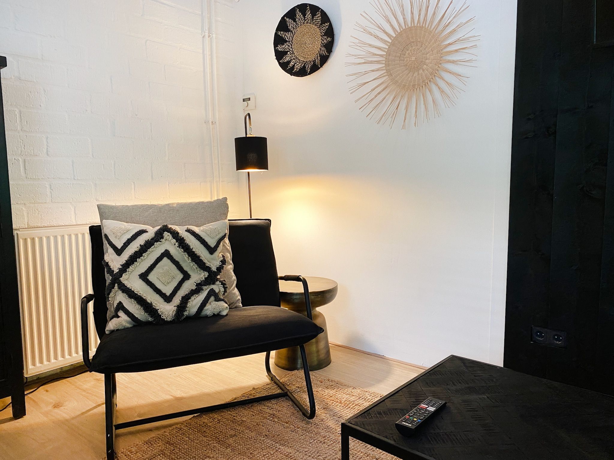 De woonkamer van Dutch Cabin Houses C67 in Rheezerveen