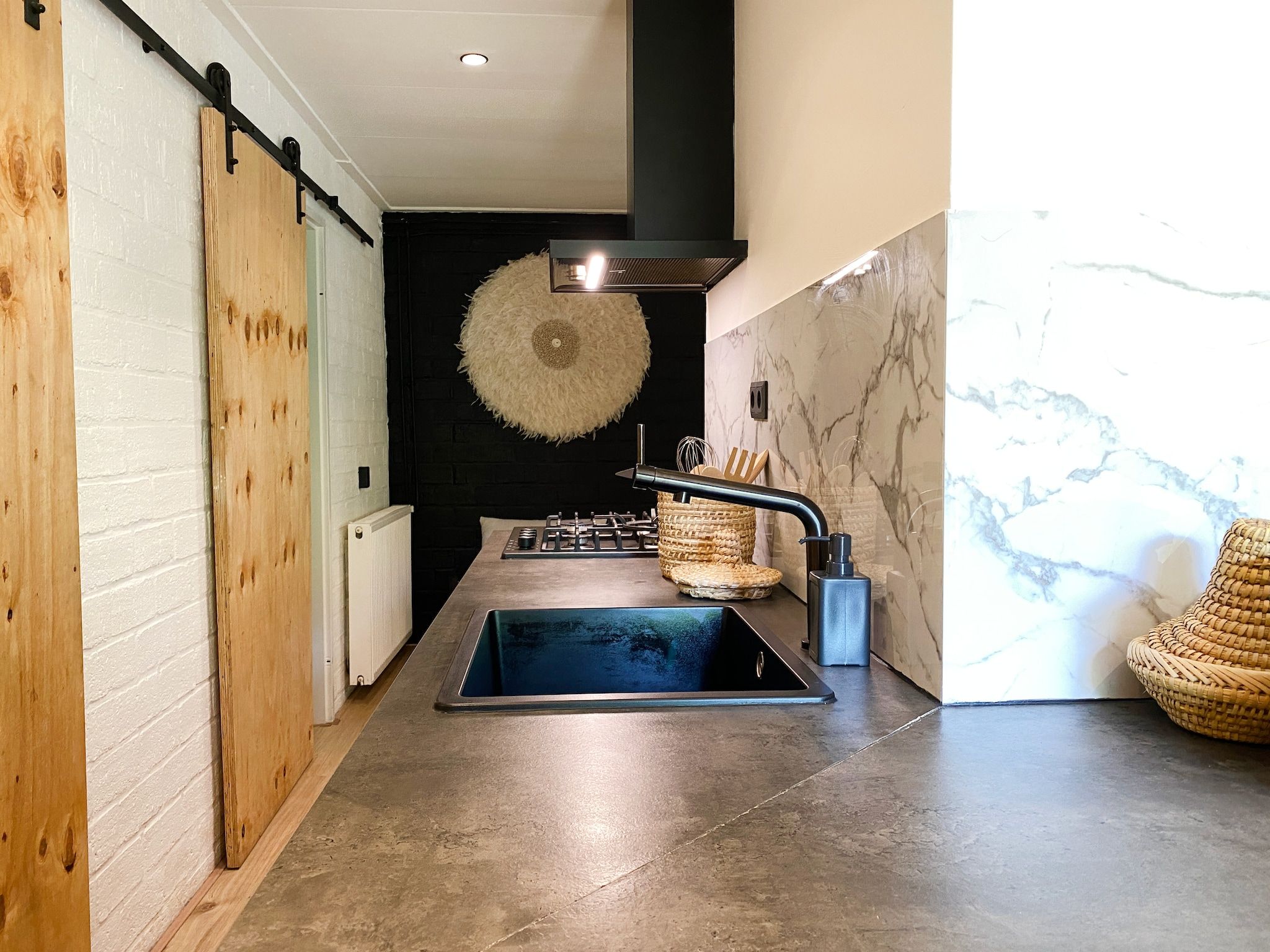 De keuken van Dutch Cabin Houses C67 in Rheezerveen