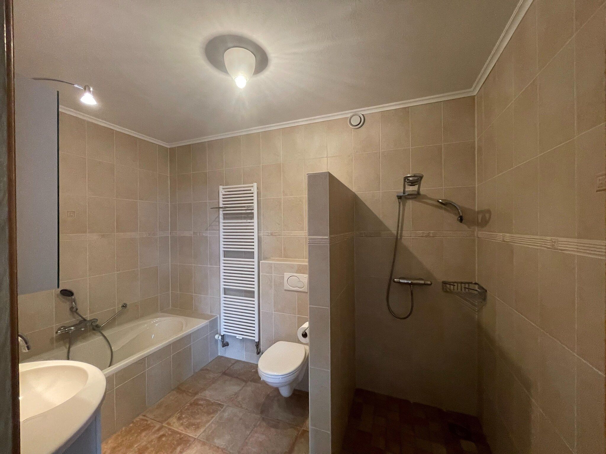 De badkamer van Aldubo in Den Burg