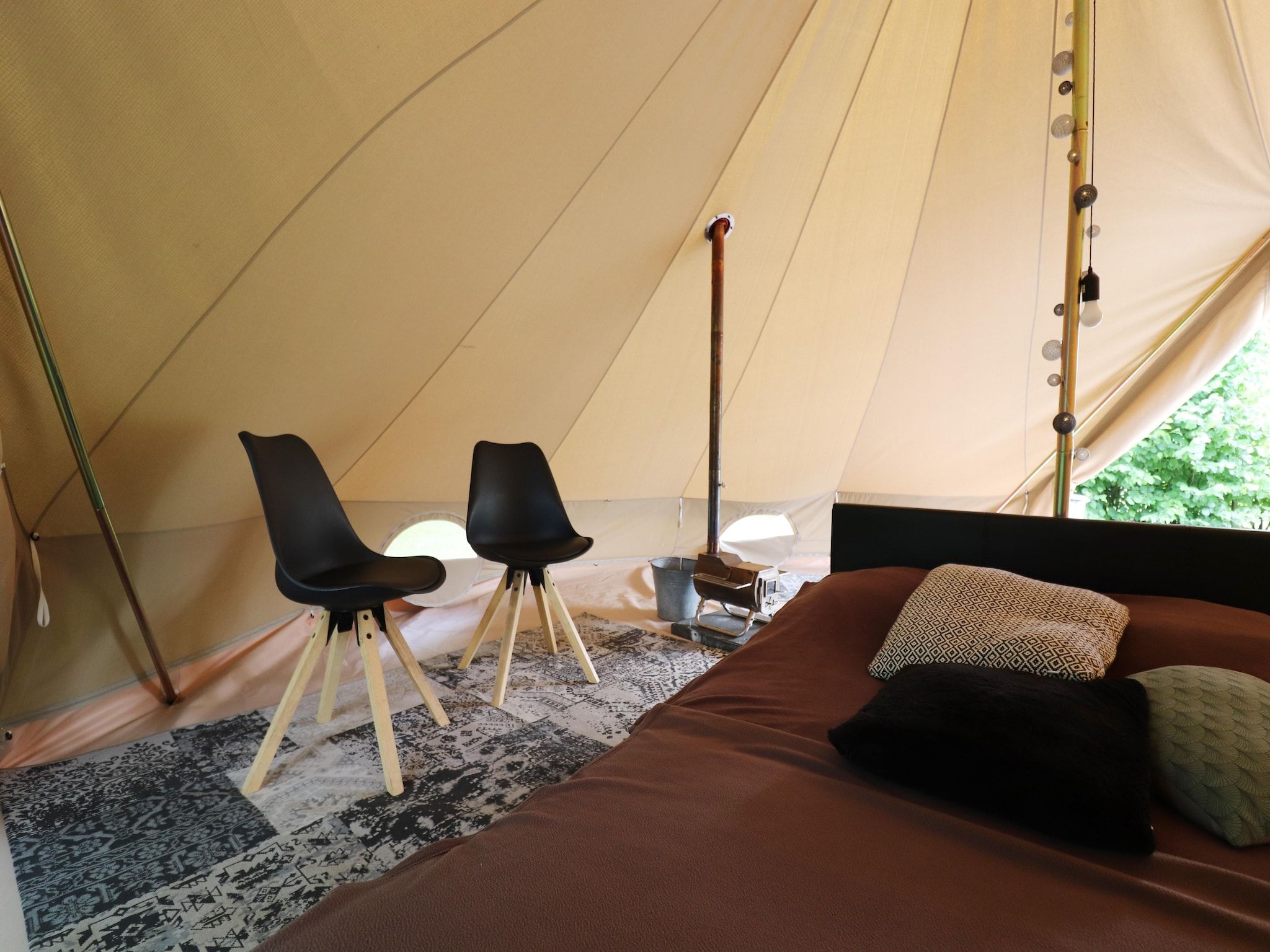 Een slaapkamer van Glamour tent 'Smuk' in Twijzel