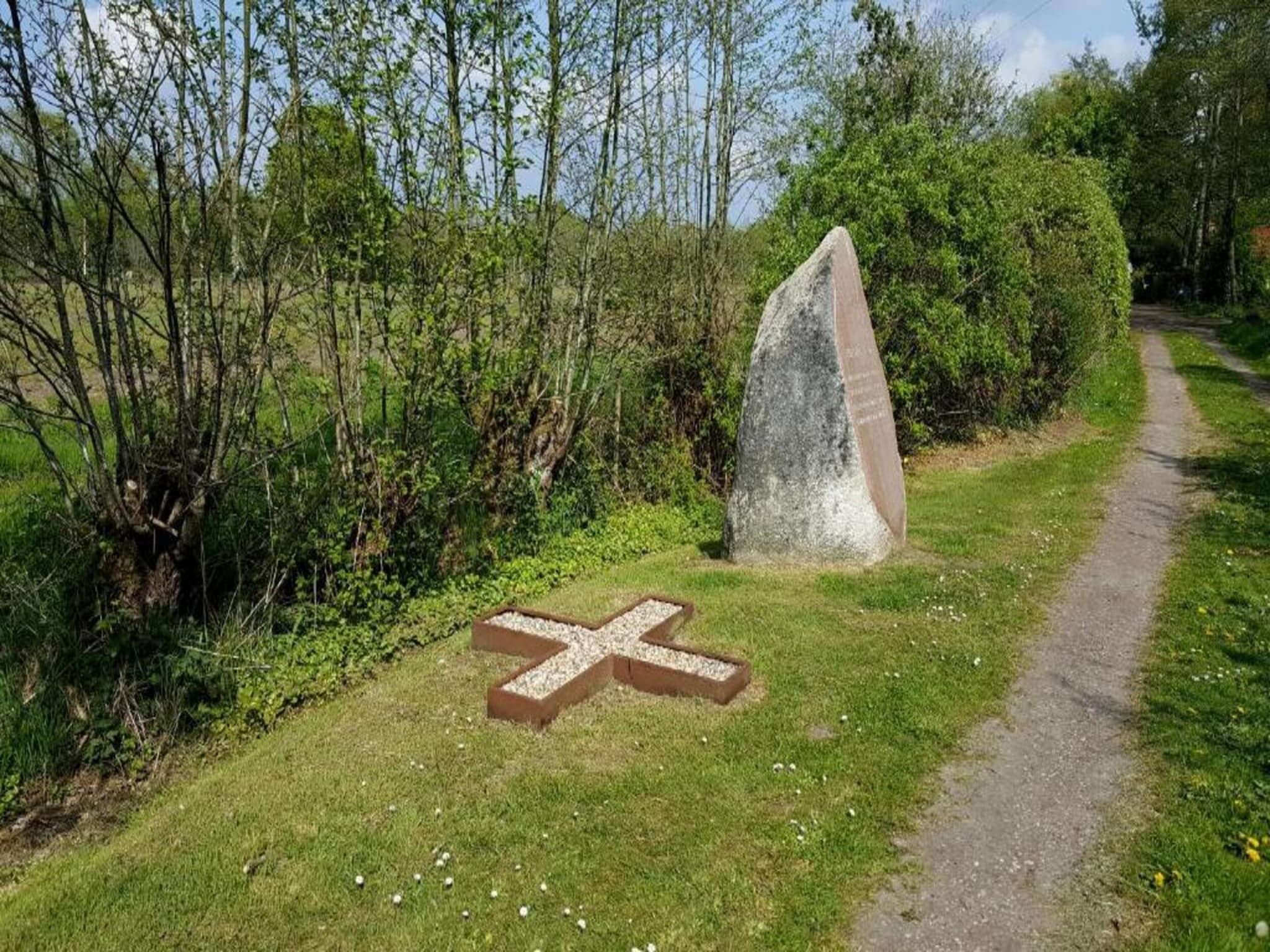 De omgeving van Twee safaritenten "Noflik" & "Gaadlik" naast elkaar in Twijzel