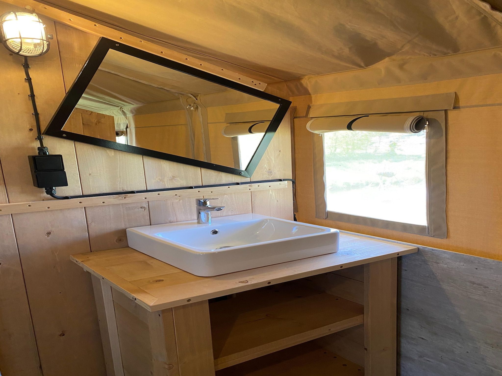 De badkamer van Luxe glamping met badkamer 2 in De Veenhoop