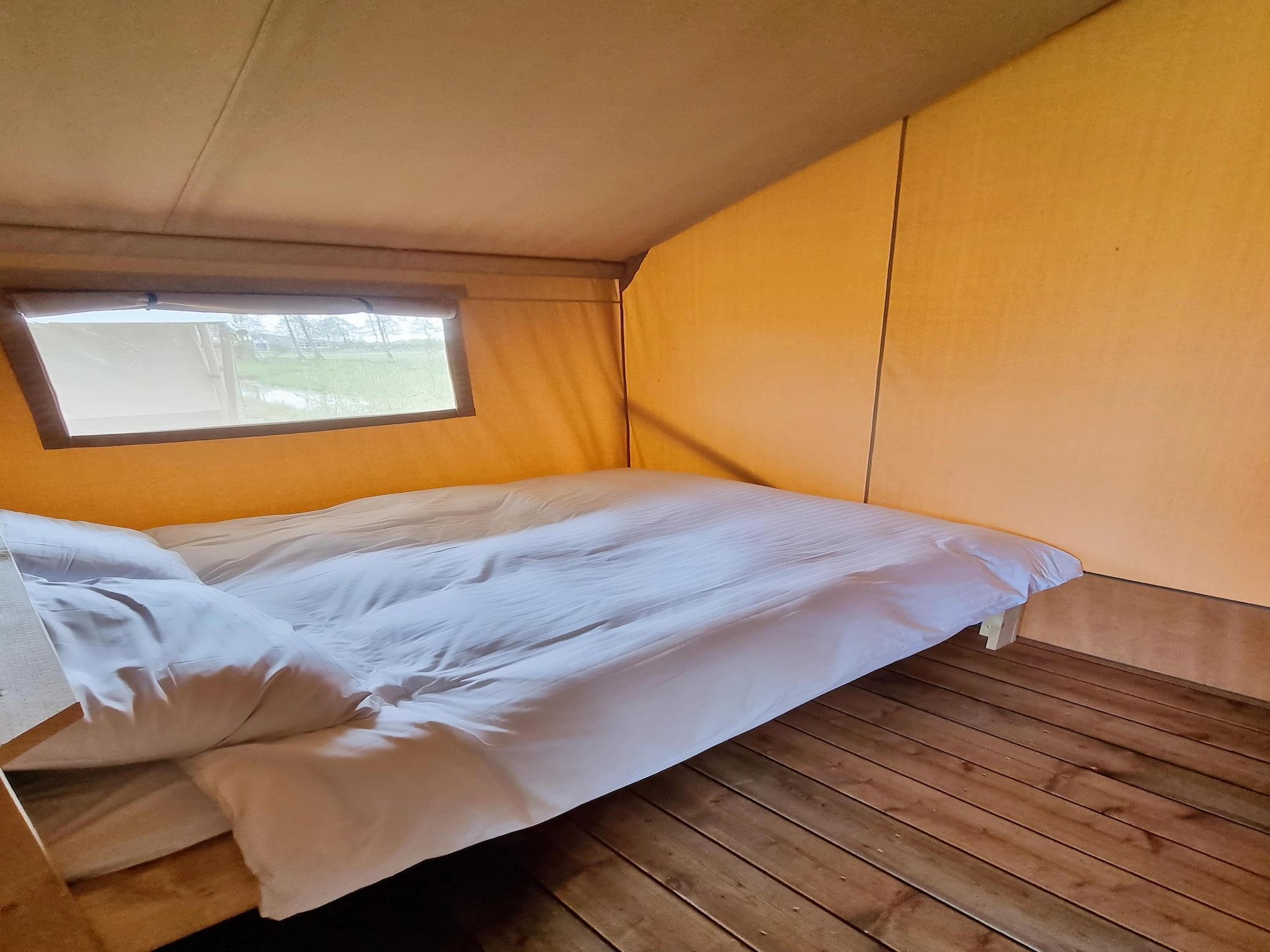 Een slaapkamer van Luxe glamping met badkamer 2 in De Veenhoop
