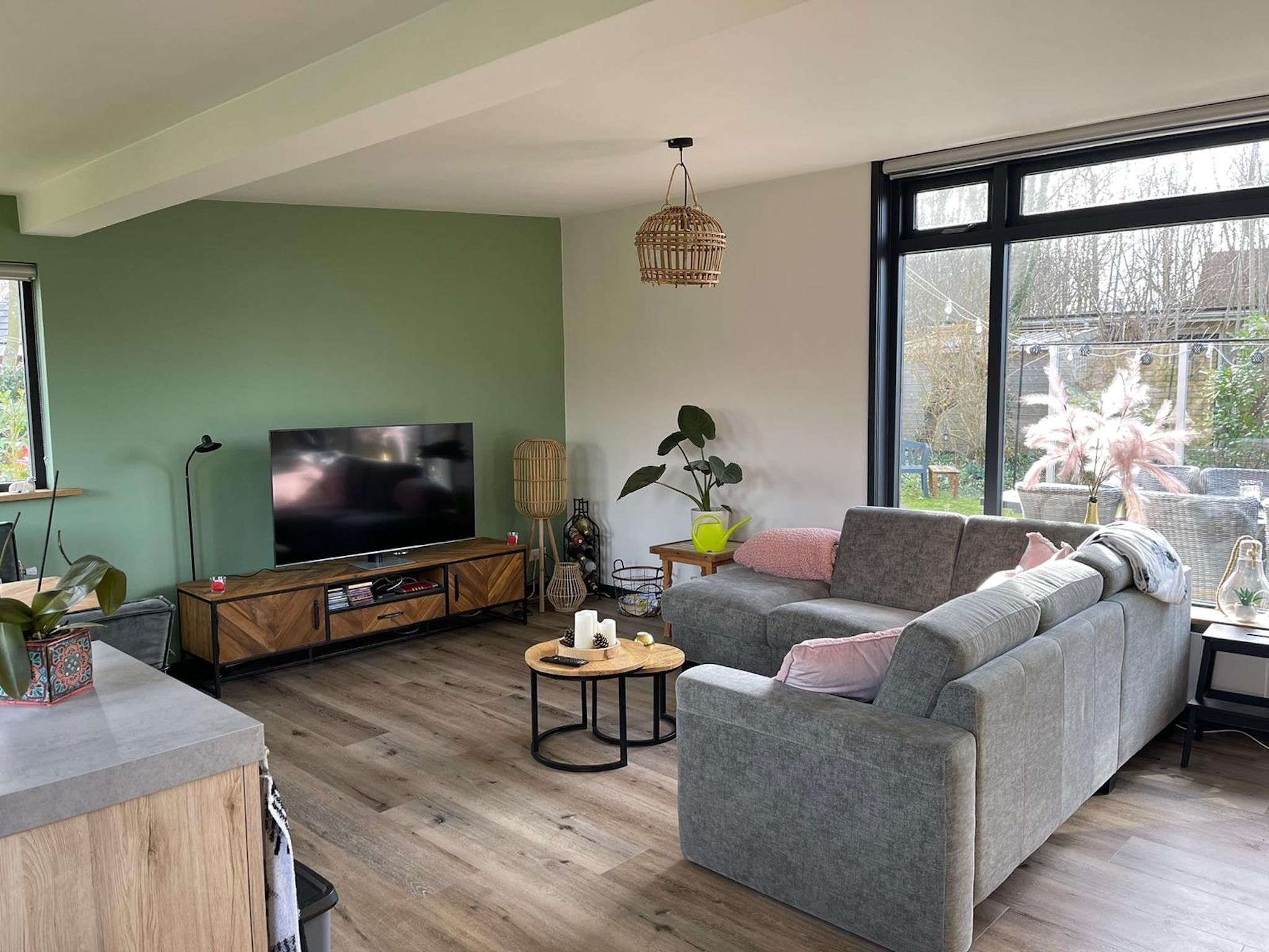 De woonkamer van Bungalow de Bolhoed in De Cocksdorp