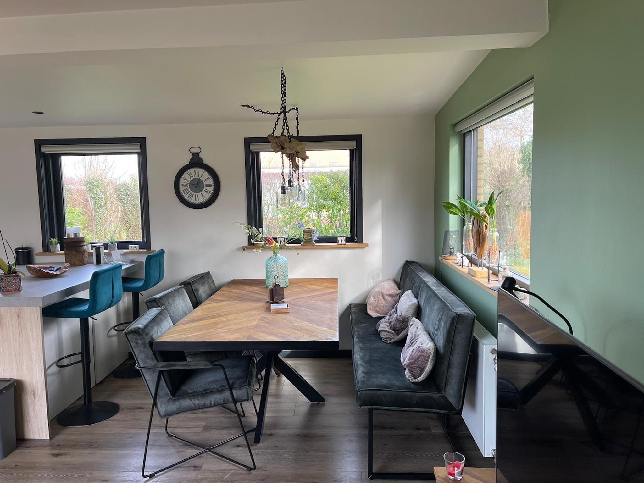 De woonkamer van Bungalow de Bolhoed in De Cocksdorp