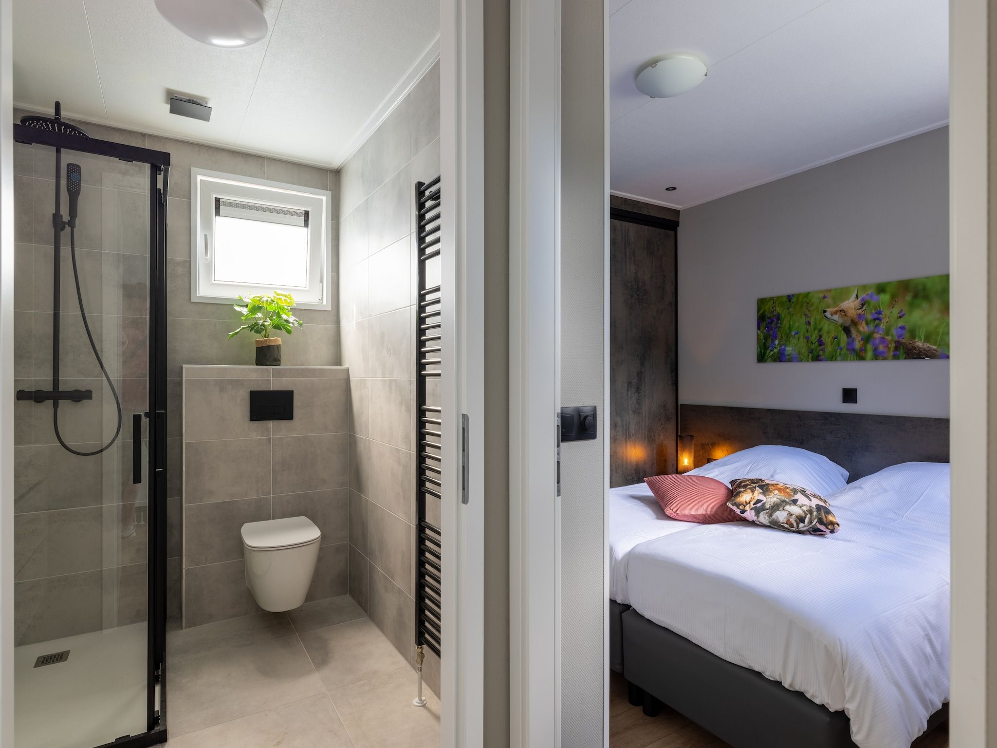 Een slaapkamer van Vakantiepark De Rimboe & De Woeste Hoogte 40 in Hoenderloo