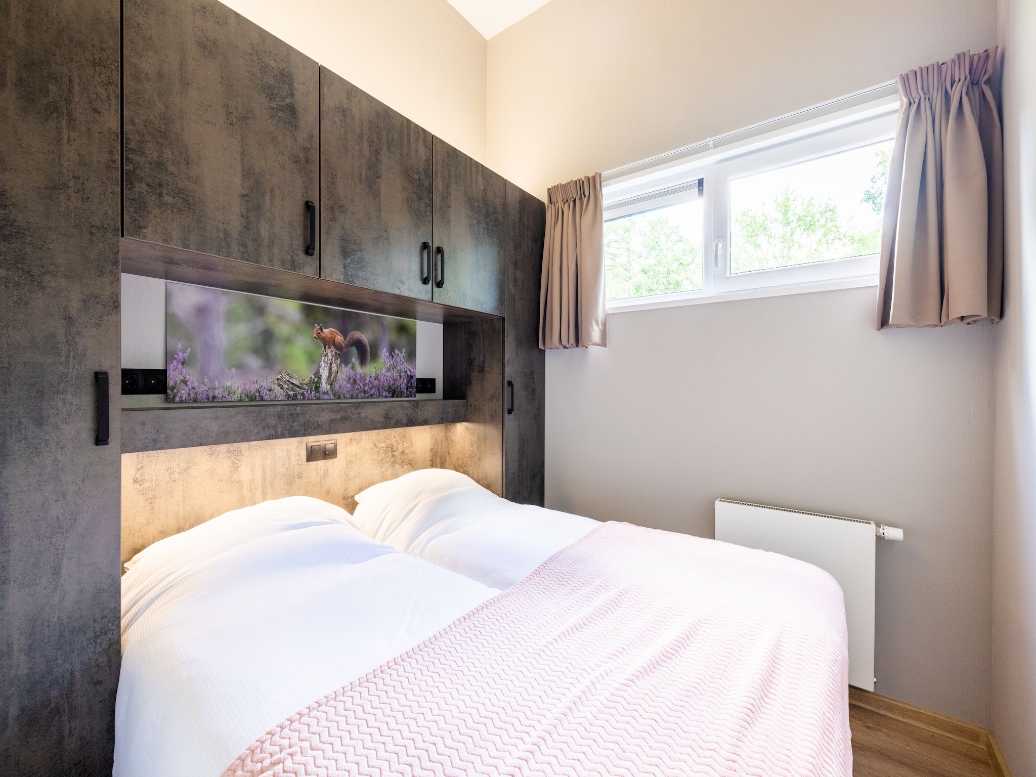 Een slaapkamer van Vakantiepark De Rimboe & De Woeste Hoogte 40 in Hoenderloo