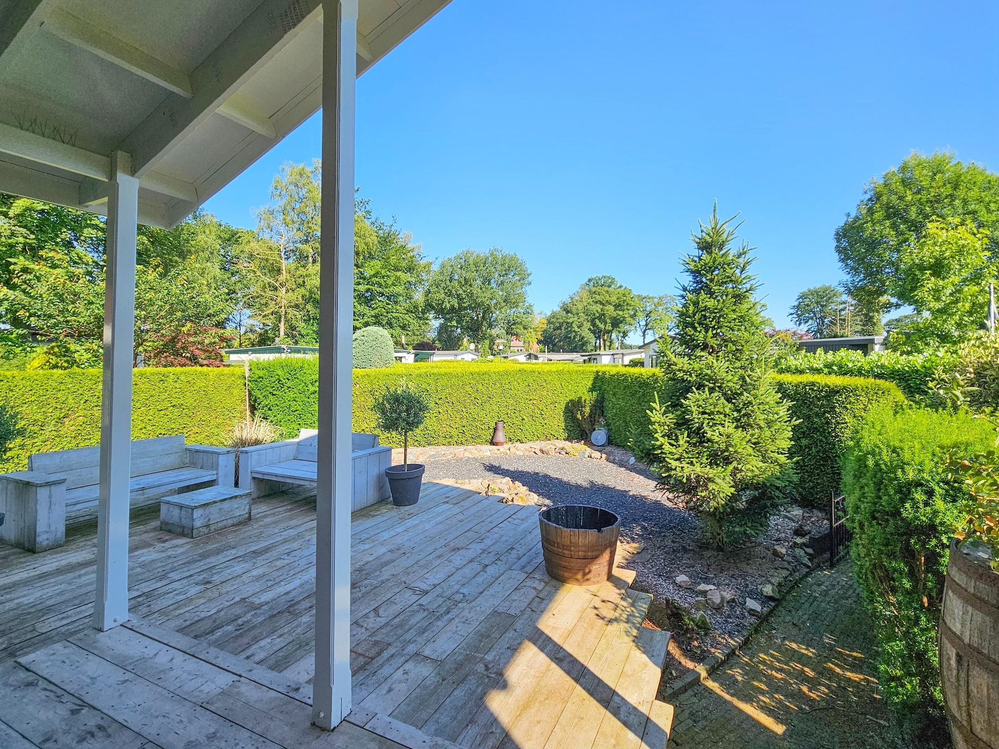 Het terras van Chalet Kieftveen Voorthuizen II 4 pax -817 in Voorthuizen