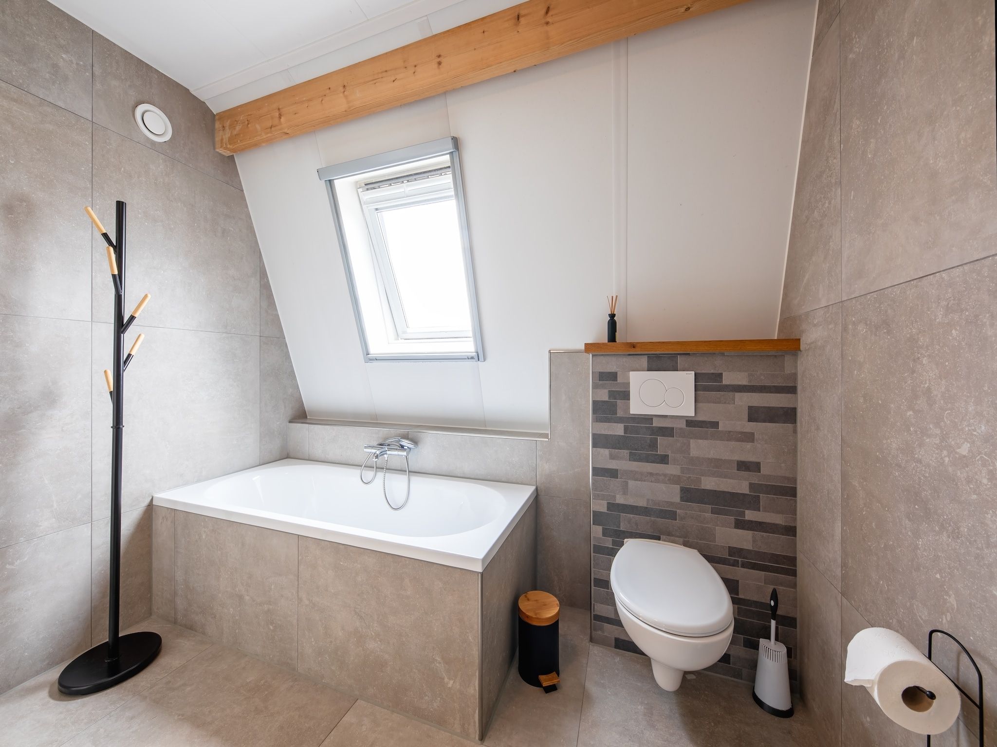 De badkamer van Wulpenweid 10 in Den Burg