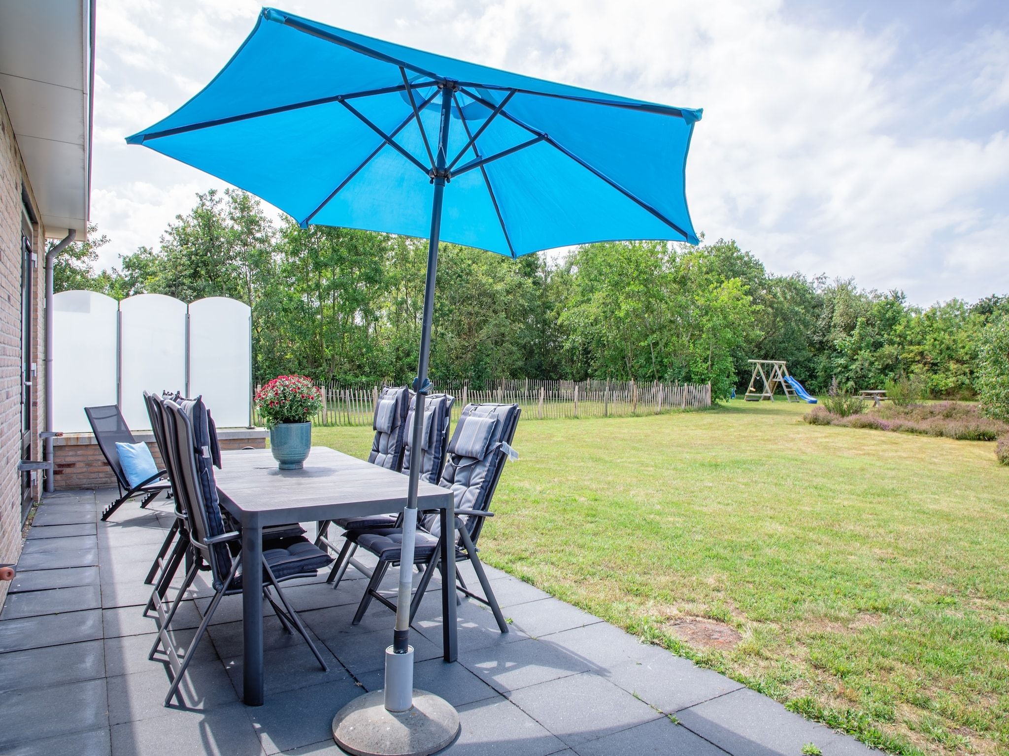 De tuin van Wulpenweid 12A in Den Burg