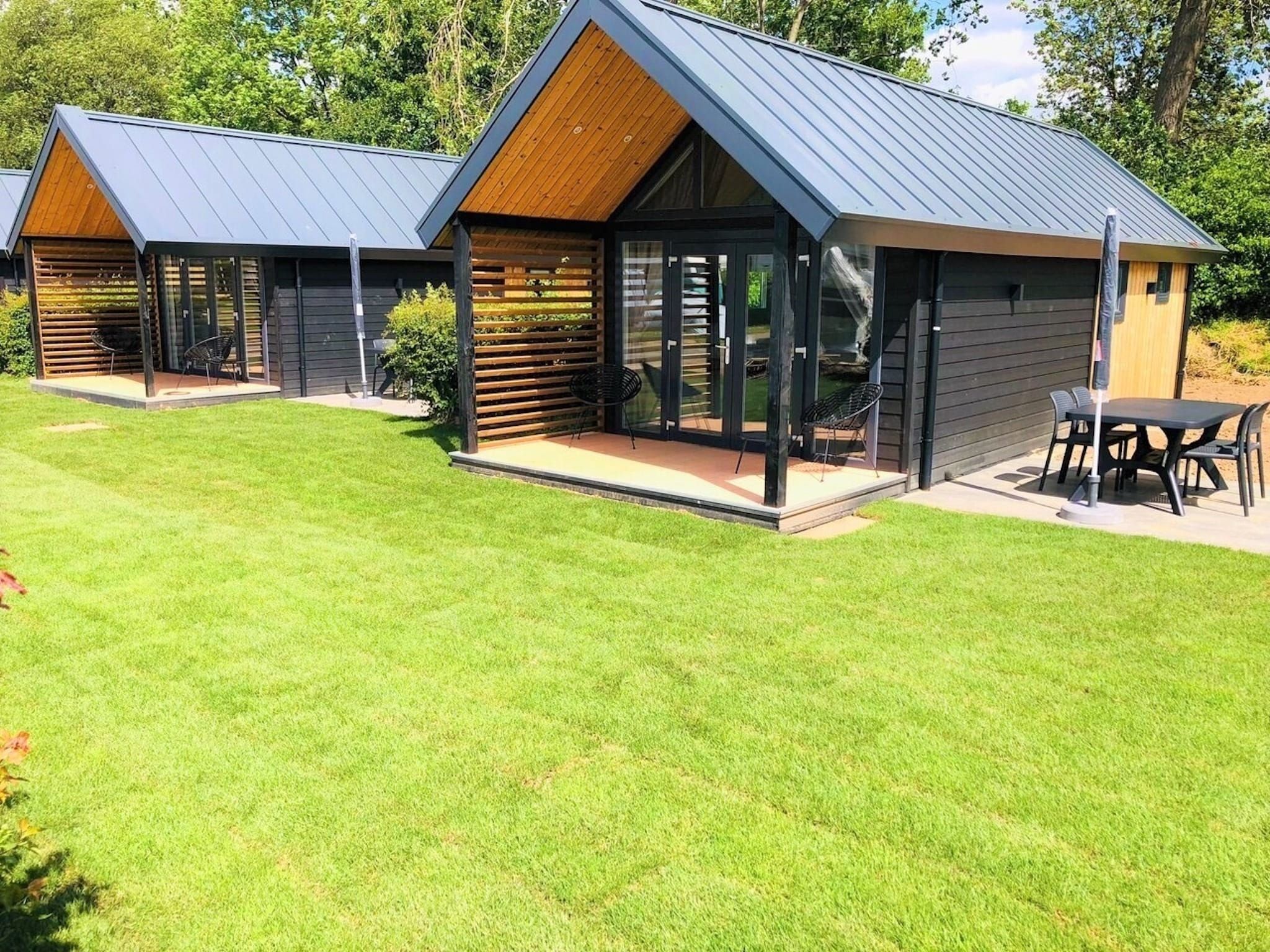 De buitenkant van Recreatiepark Rhederlaagse Meren 20 in Lathum