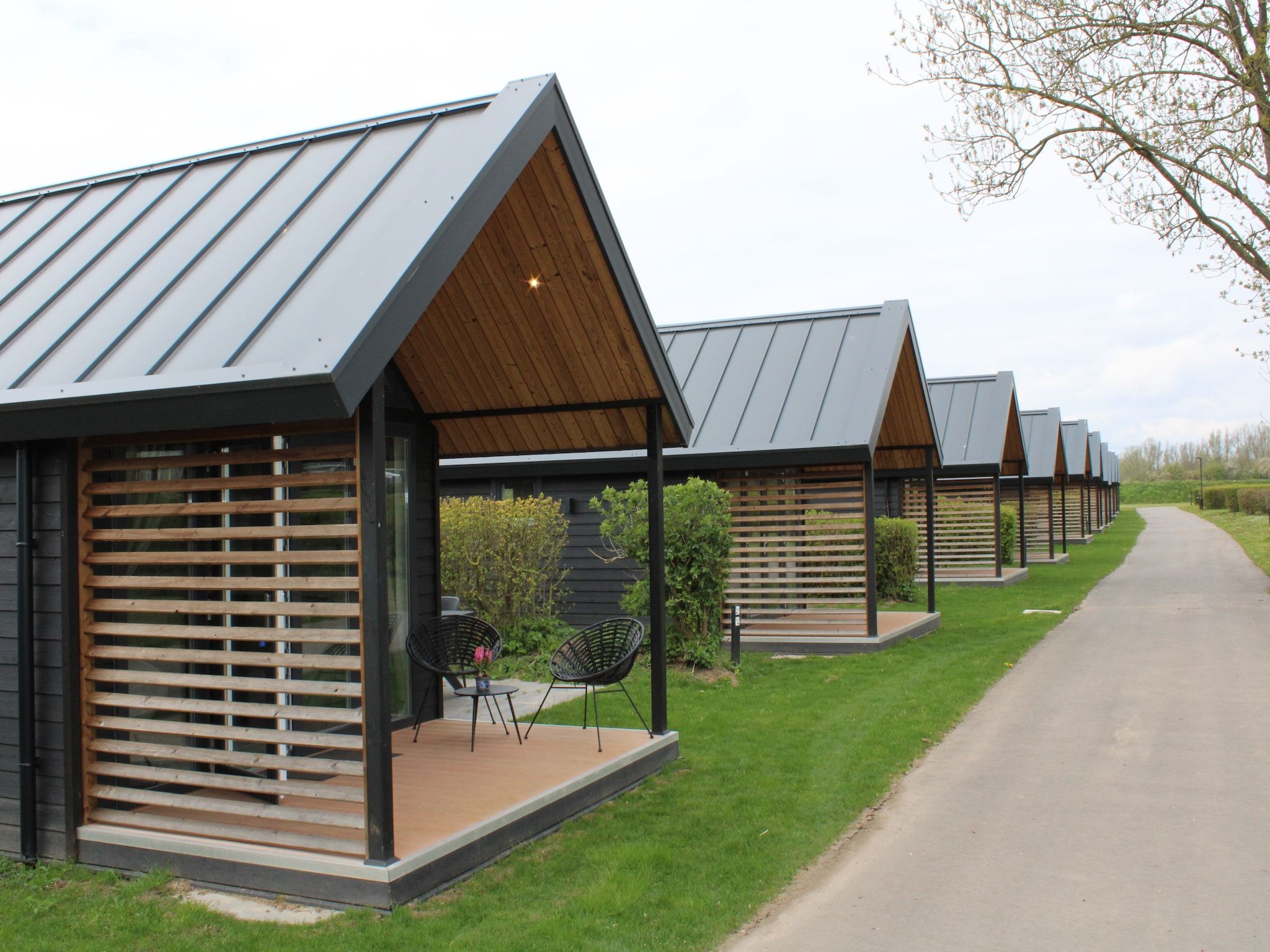 De buitenkant van Recreatiepark Rhederlaagse Meren 20 in Lathum