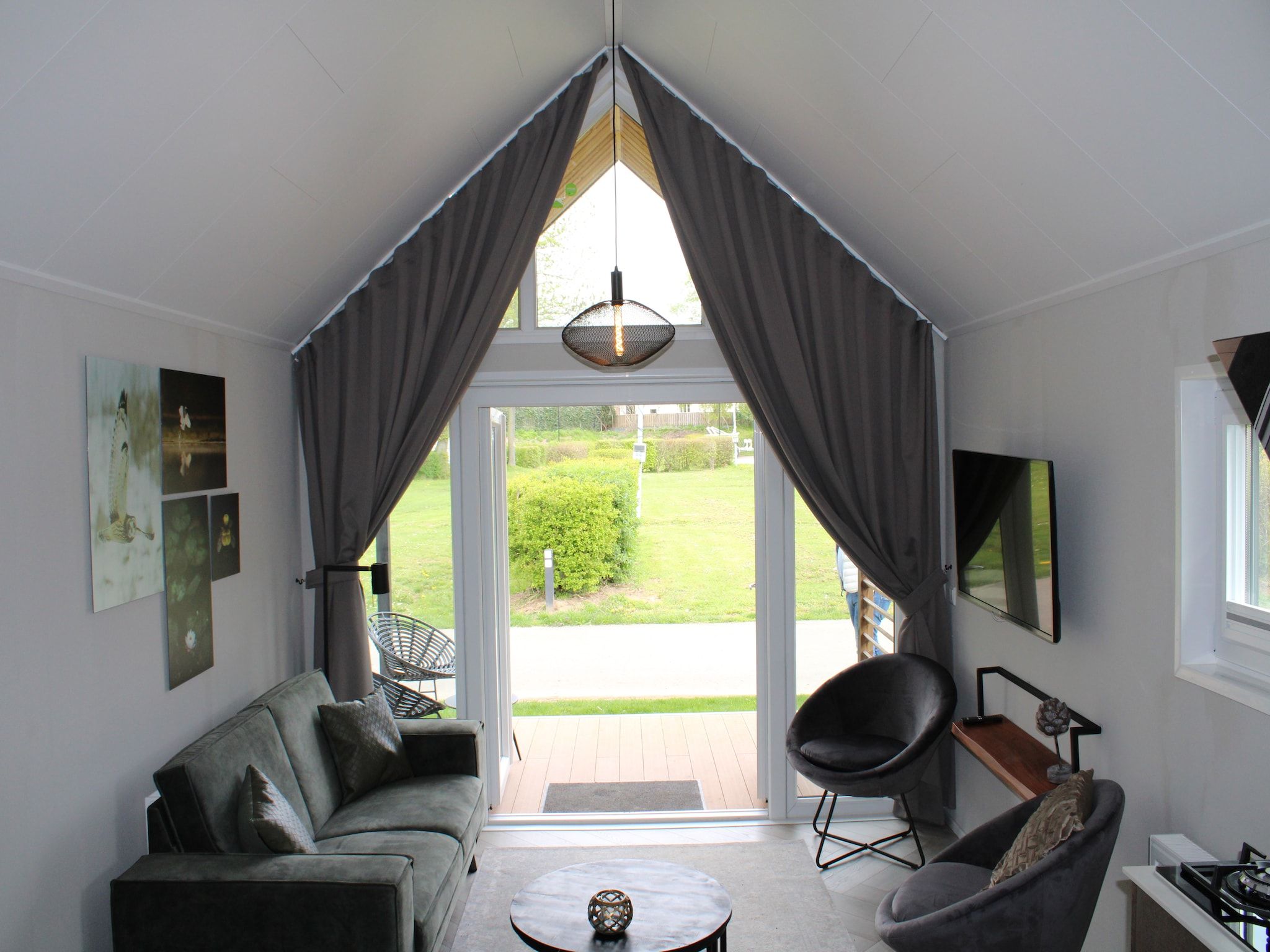 De woonkamer van Recreatiepark Rhederlaagse Meren 20 in Lathum