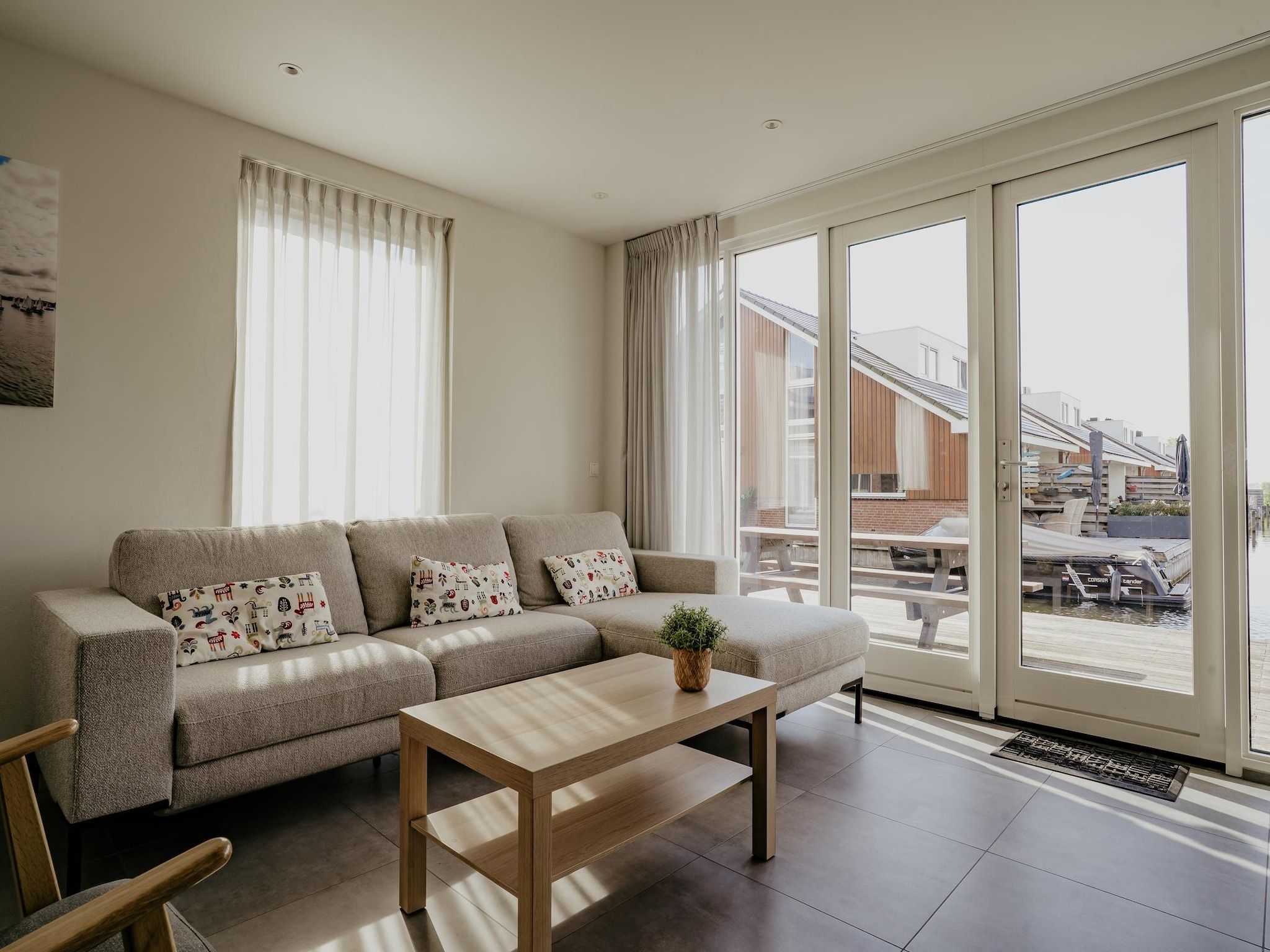 De woonkamer van Waterpark de Meerparel 13 in Uitgeest