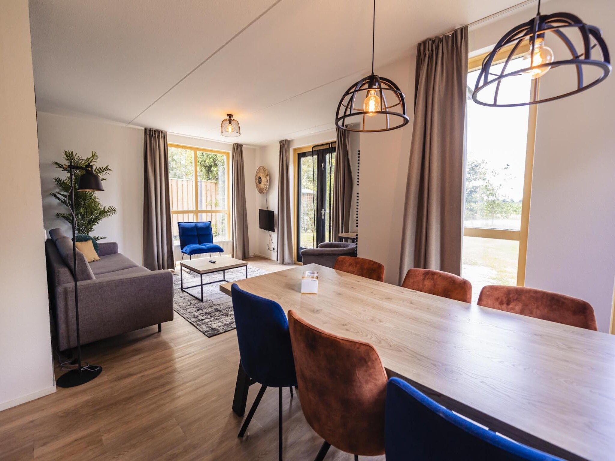 De woonkamer van Vakantiepark 't Broeckhuys 6 in Ewijk