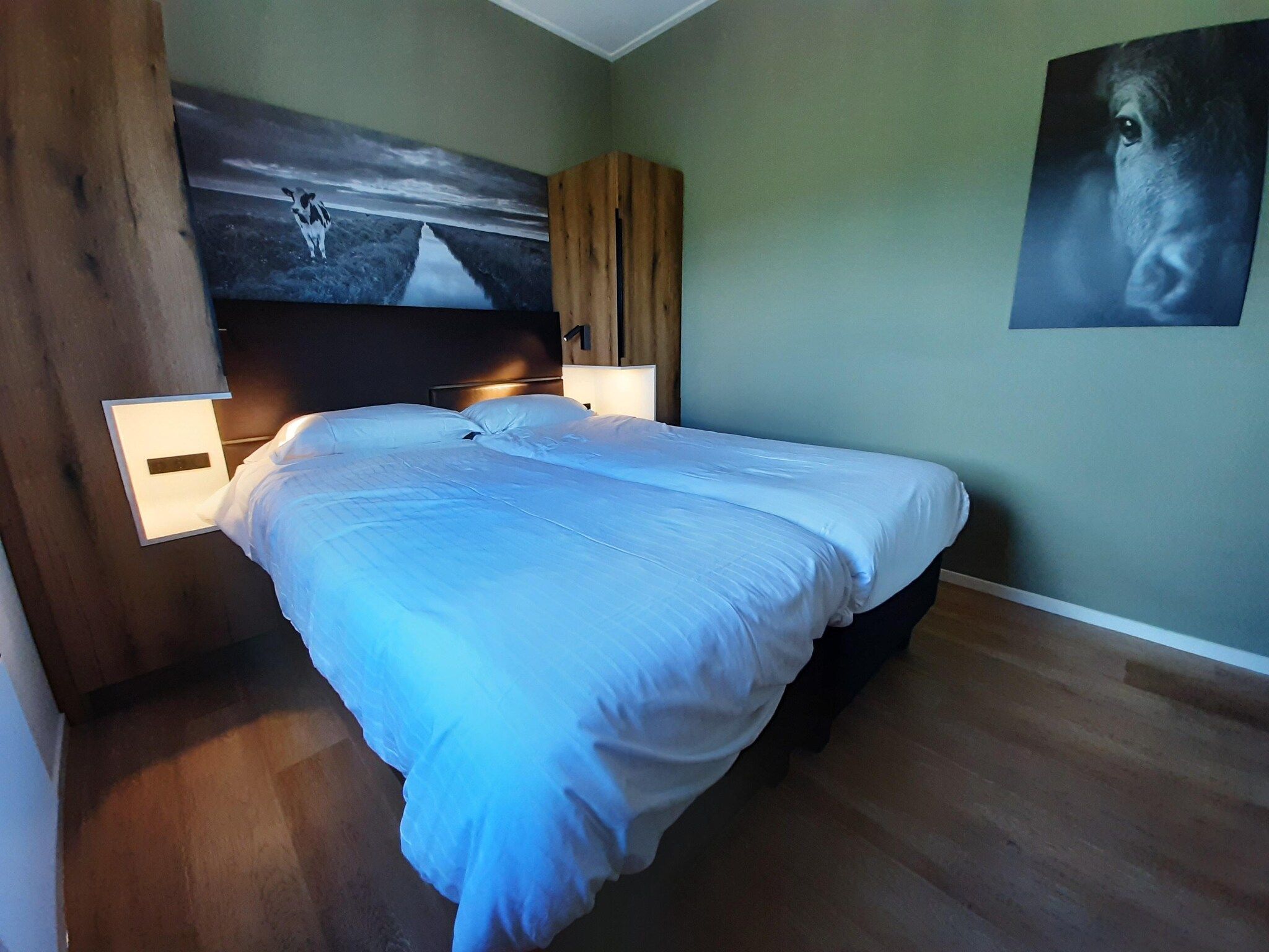 Een slaapkamer van Friese Villa - 6 persoons met sloep optioneel bij te boeken in Leons