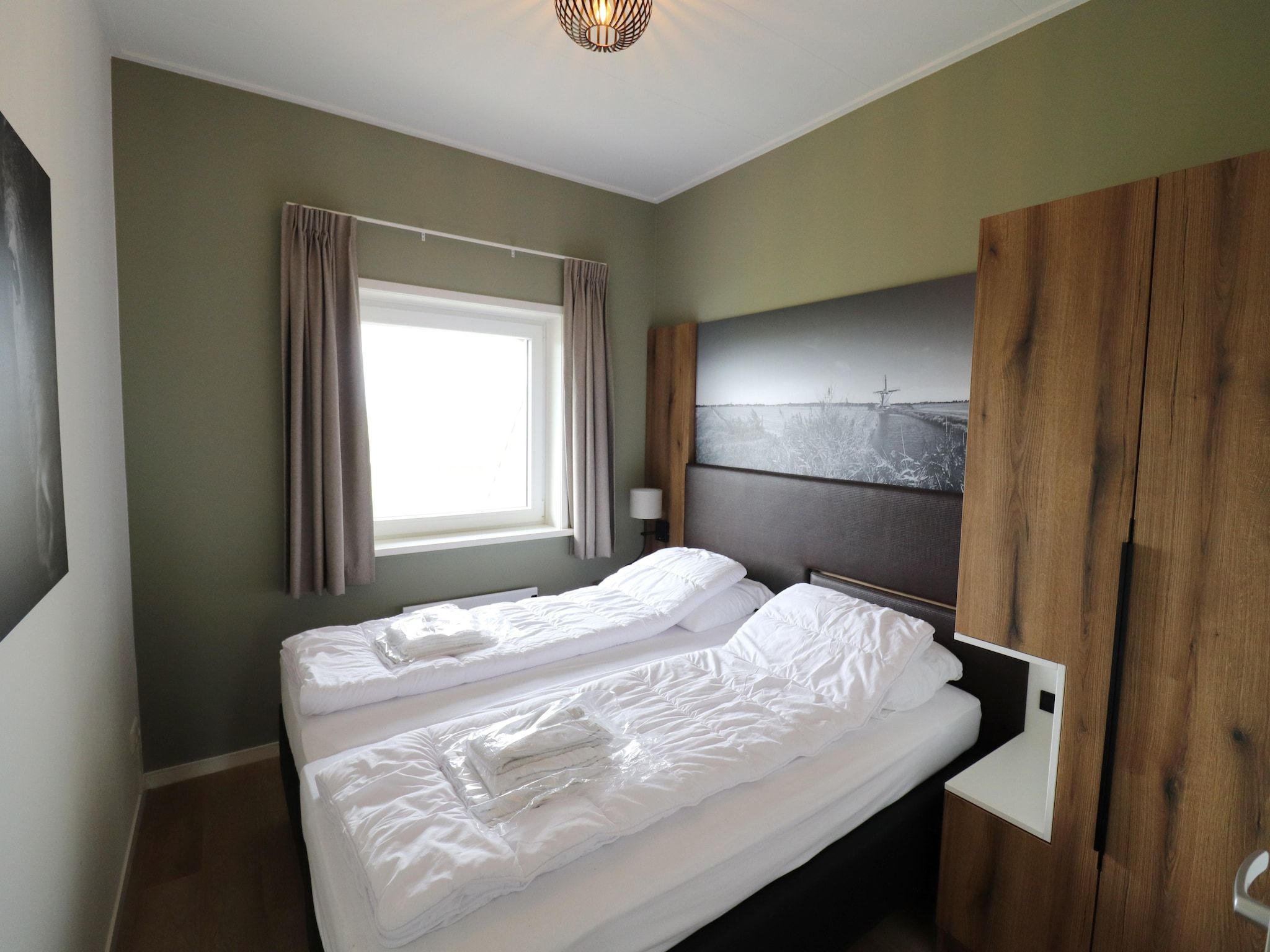 Een slaapkamer van Friese Villa - 6 persoons met sloep optioneel bij te boeken in Leons