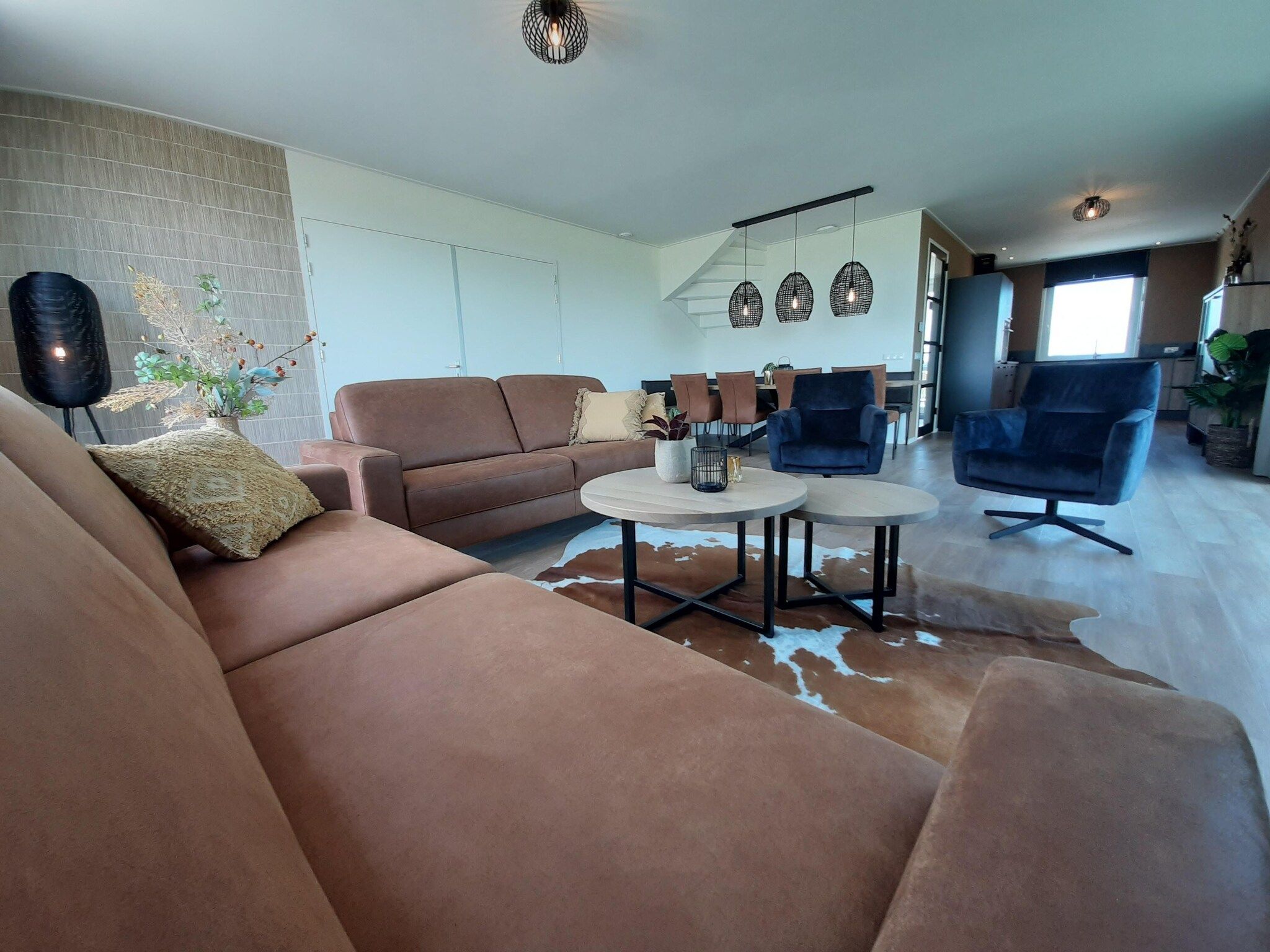 De woonkamer van Friese Villa 6 pers met sloep optioneel bij te boeken in Leons