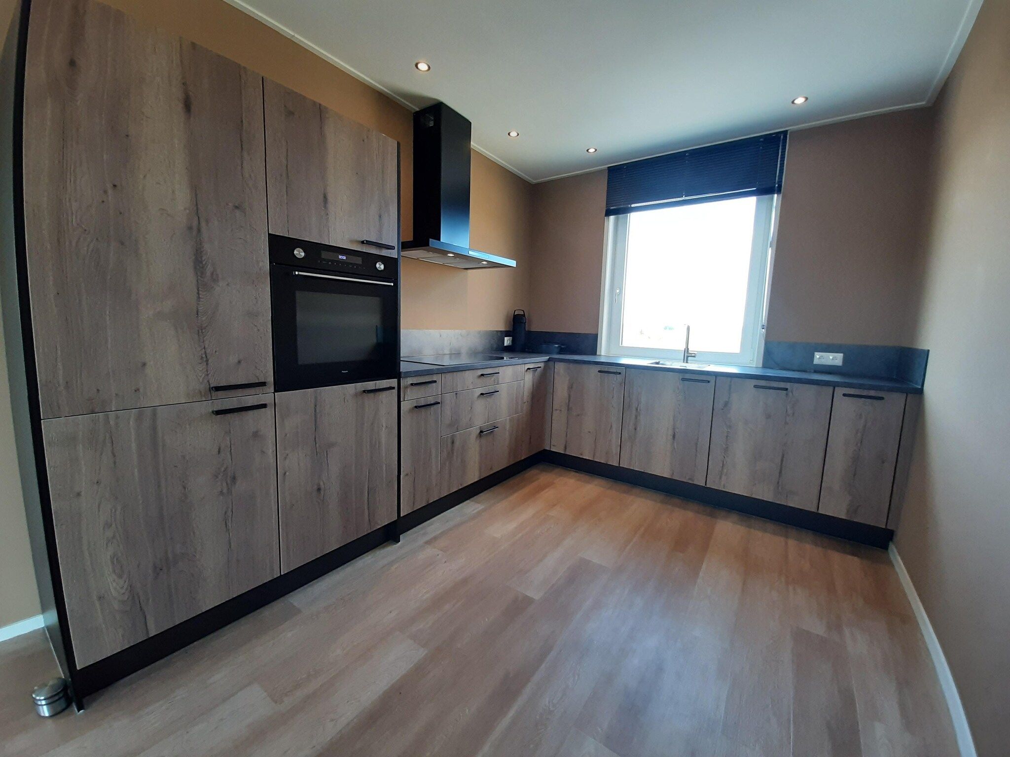 De keuken van Friese Villa 6 pers met sloep optioneel bij te boeken in Leons