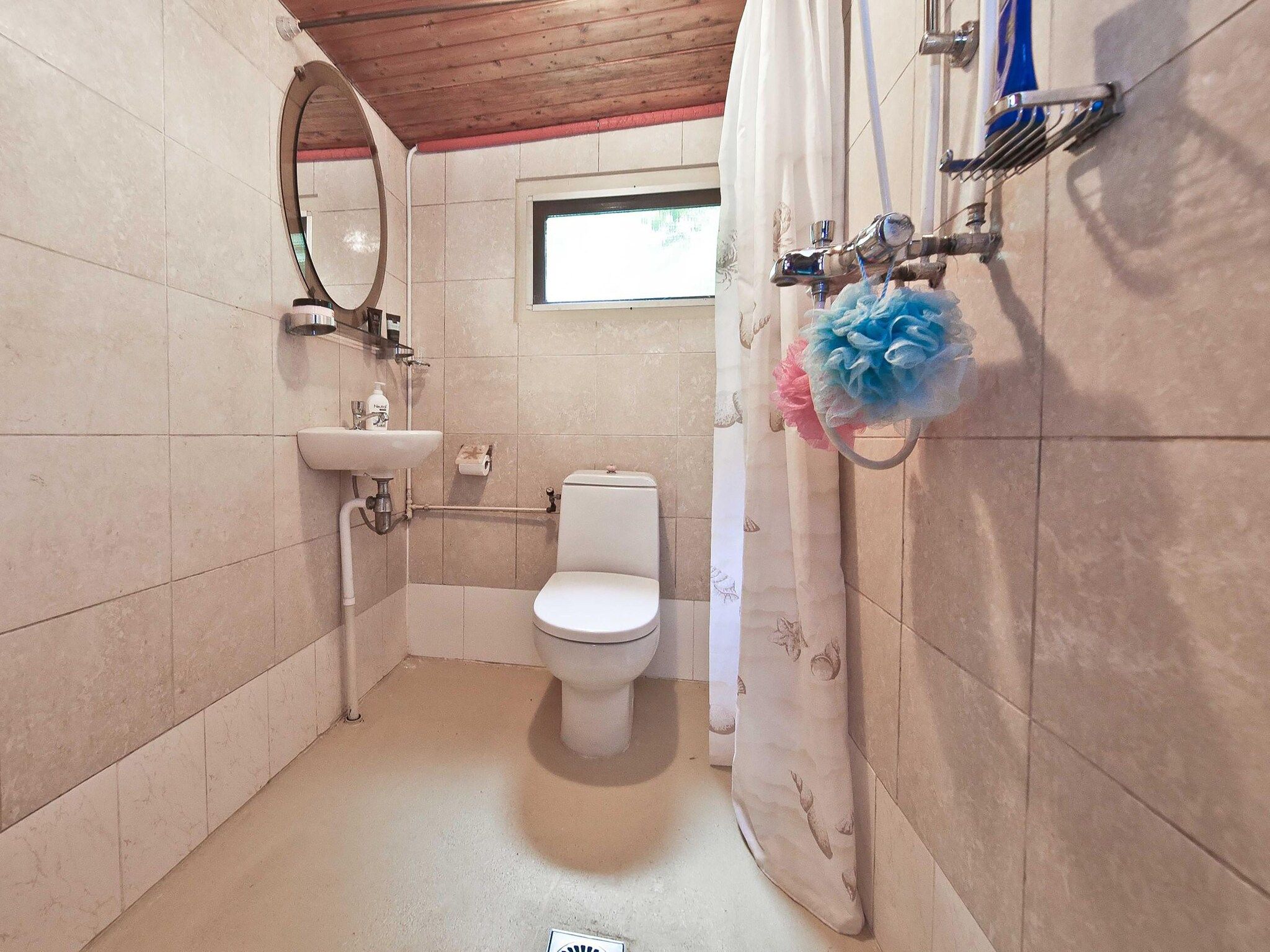 De badkamer van Karakteristiek landhuis met sauna in Noord-Holland