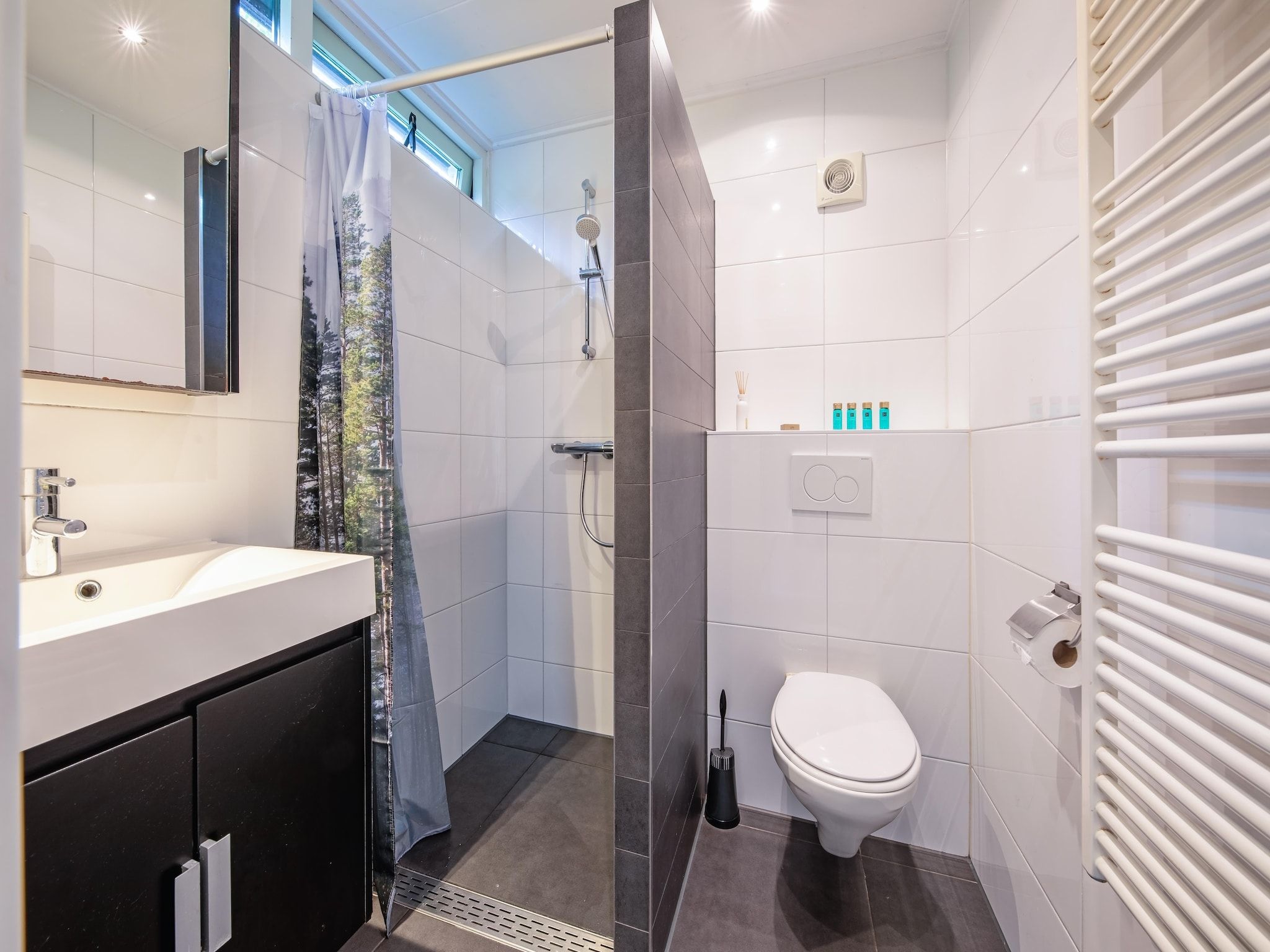 De badkamer van De Parel 166 in Den Burg