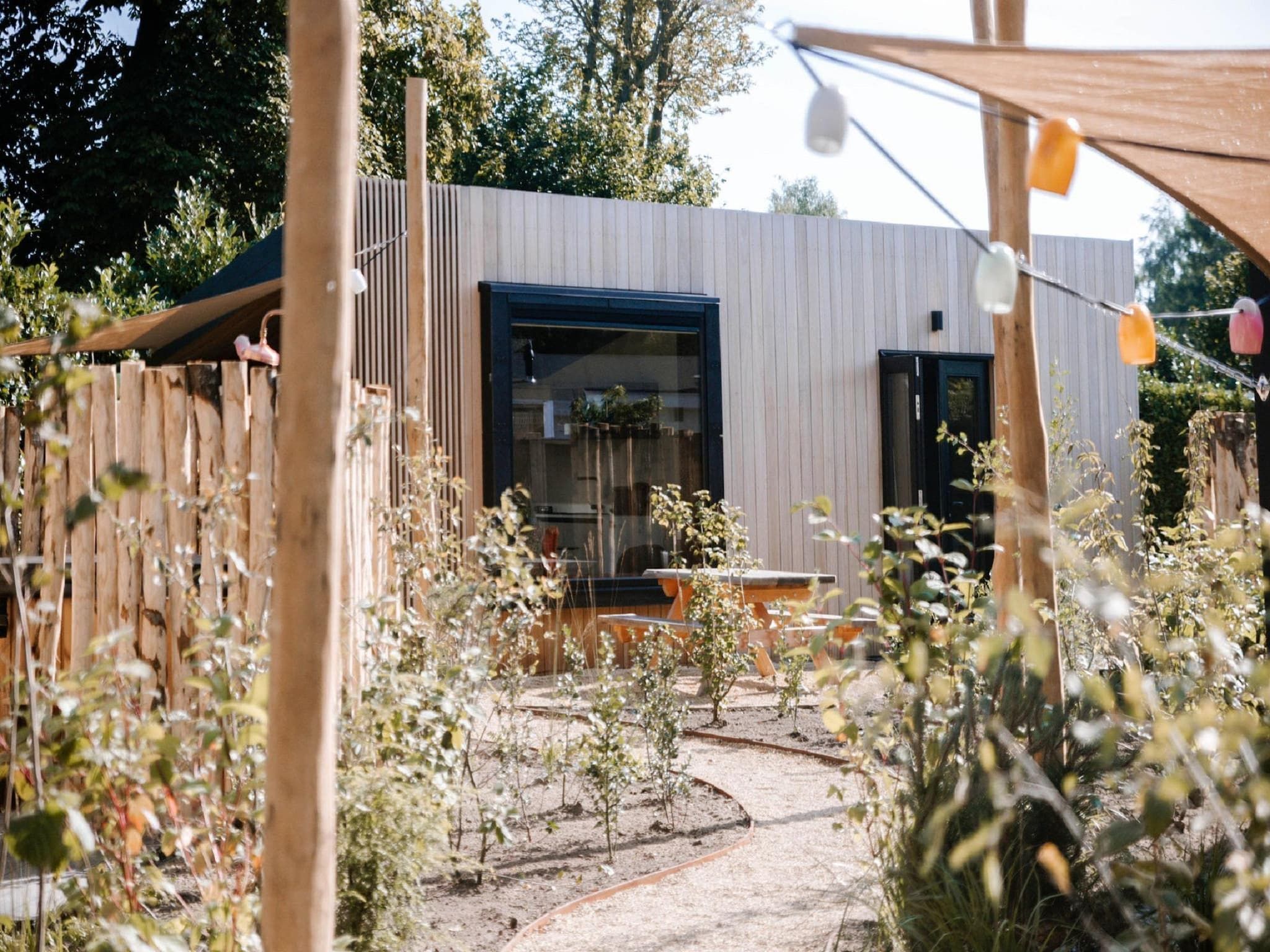 De tuin van Landgoed De IJsvogel 12 in Voorthuizen