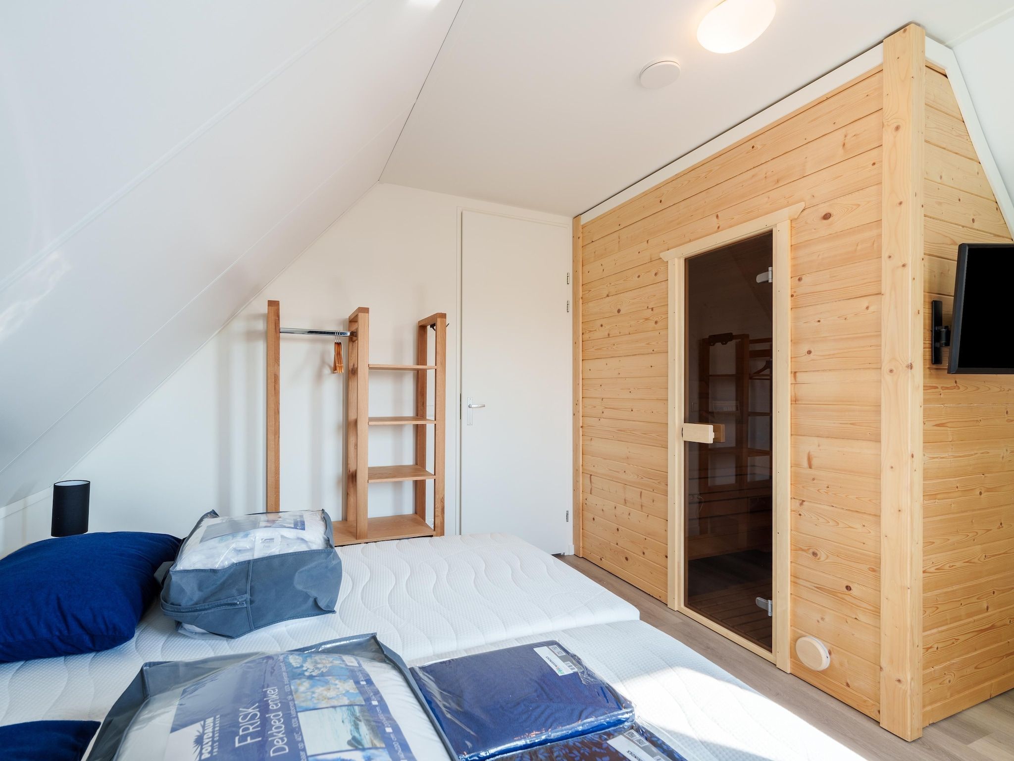 Een slaapkamer van Kuifduiker 124 in Simonshaven