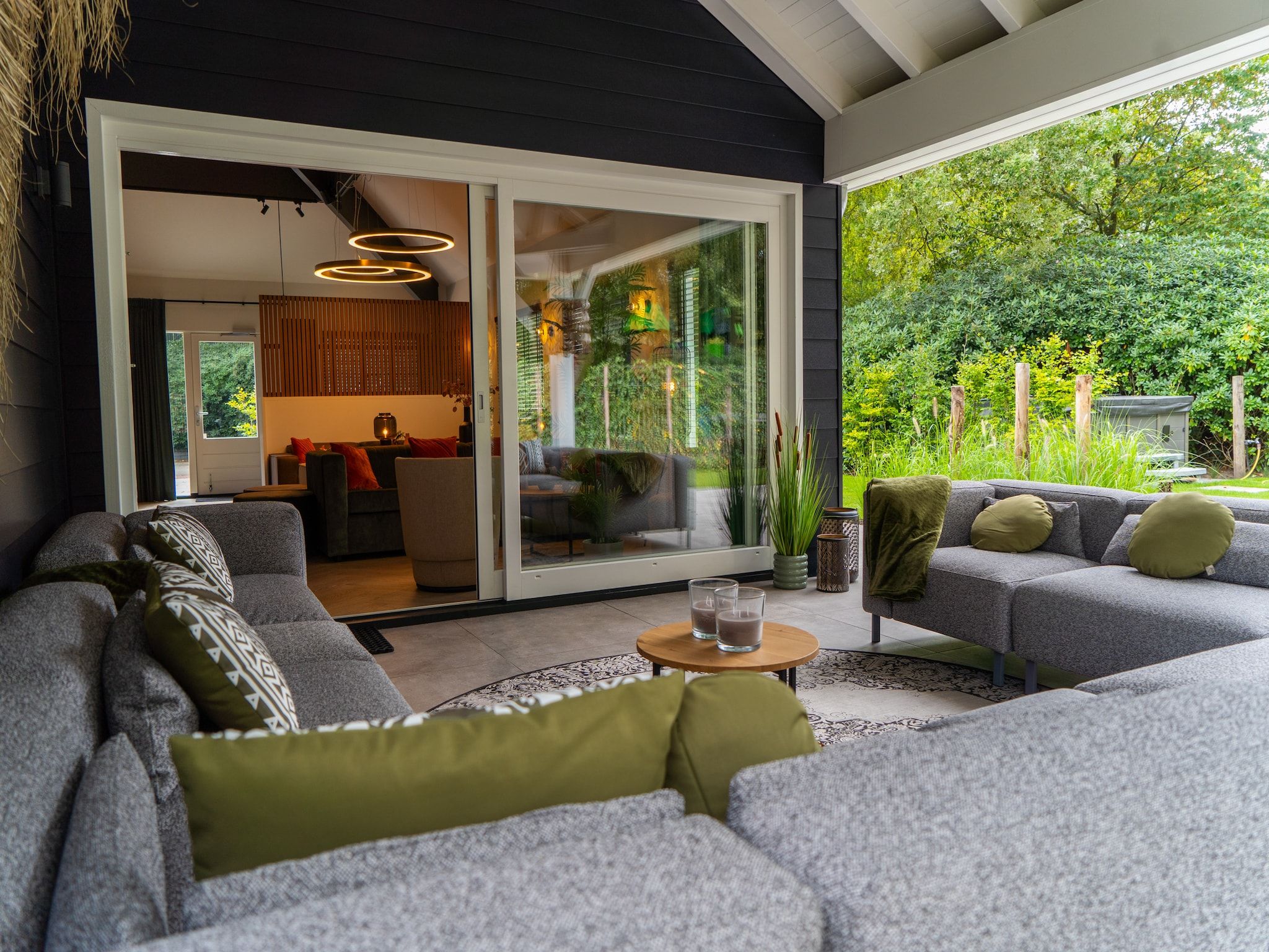 Het terras van Vakantiepark Latour 7 in Oirschot