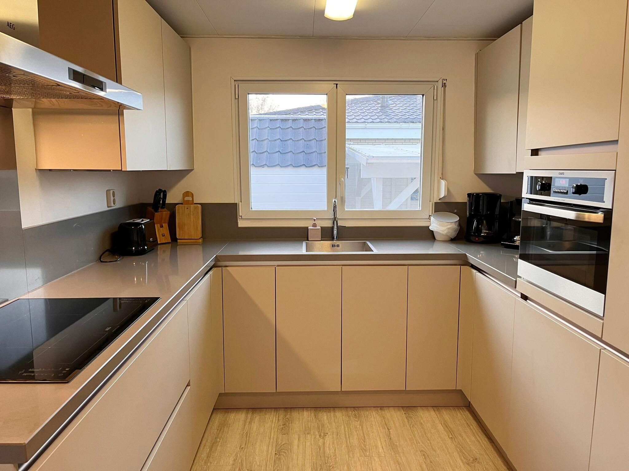 De keuken van Fijne bungalow in Makkum in Friesland