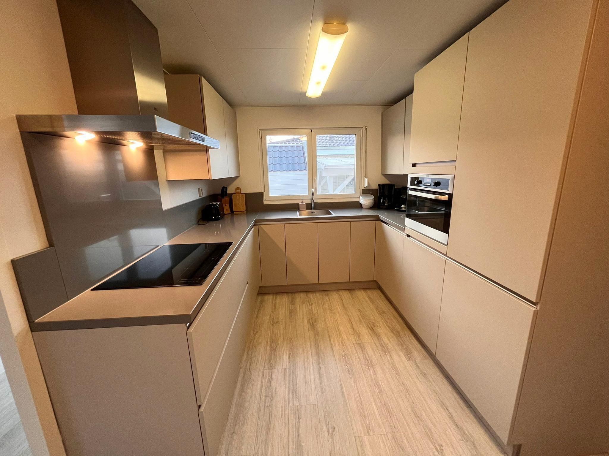 De keuken van Fijne bungalow in Makkum in Friesland