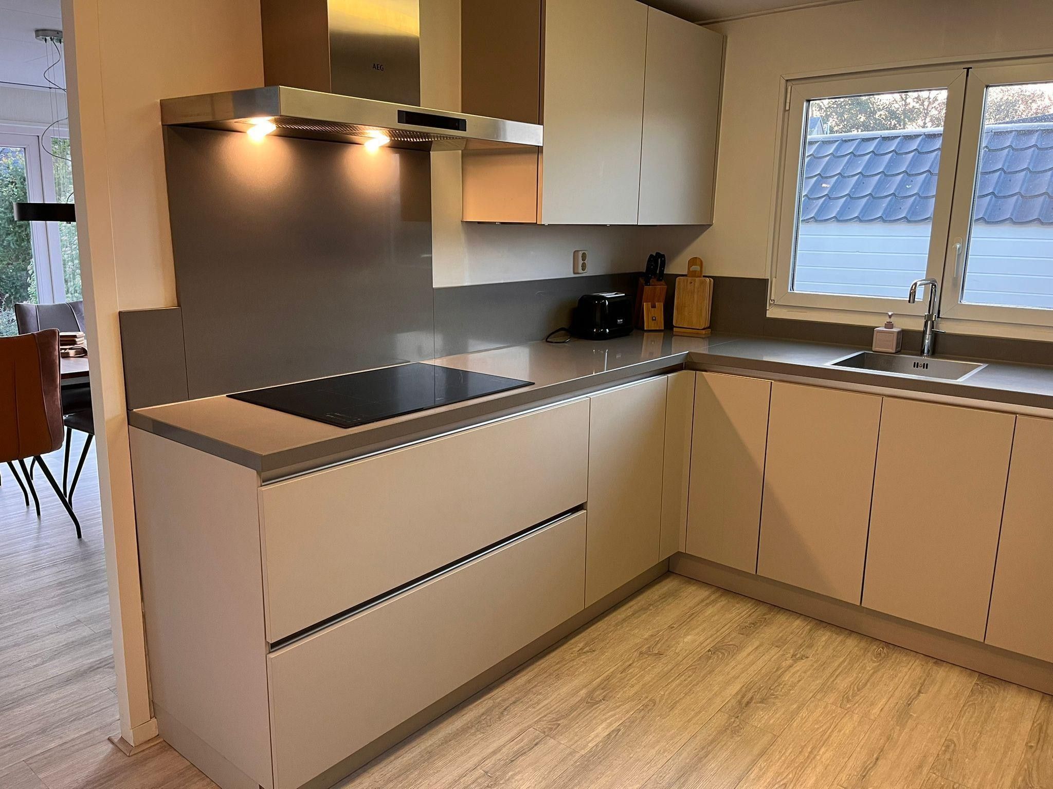 De keuken van Fijne bungalow in Makkum in Friesland