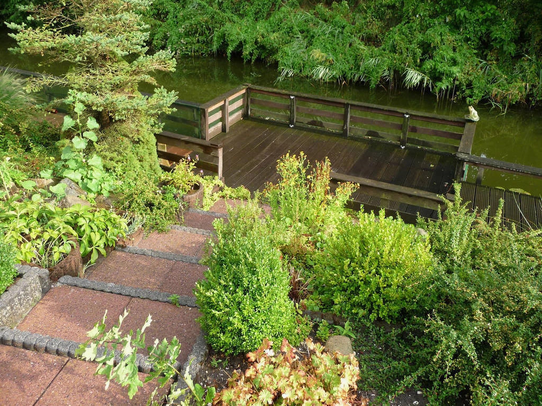 De tuin van Fijne bungalow in Makkum in Friesland
