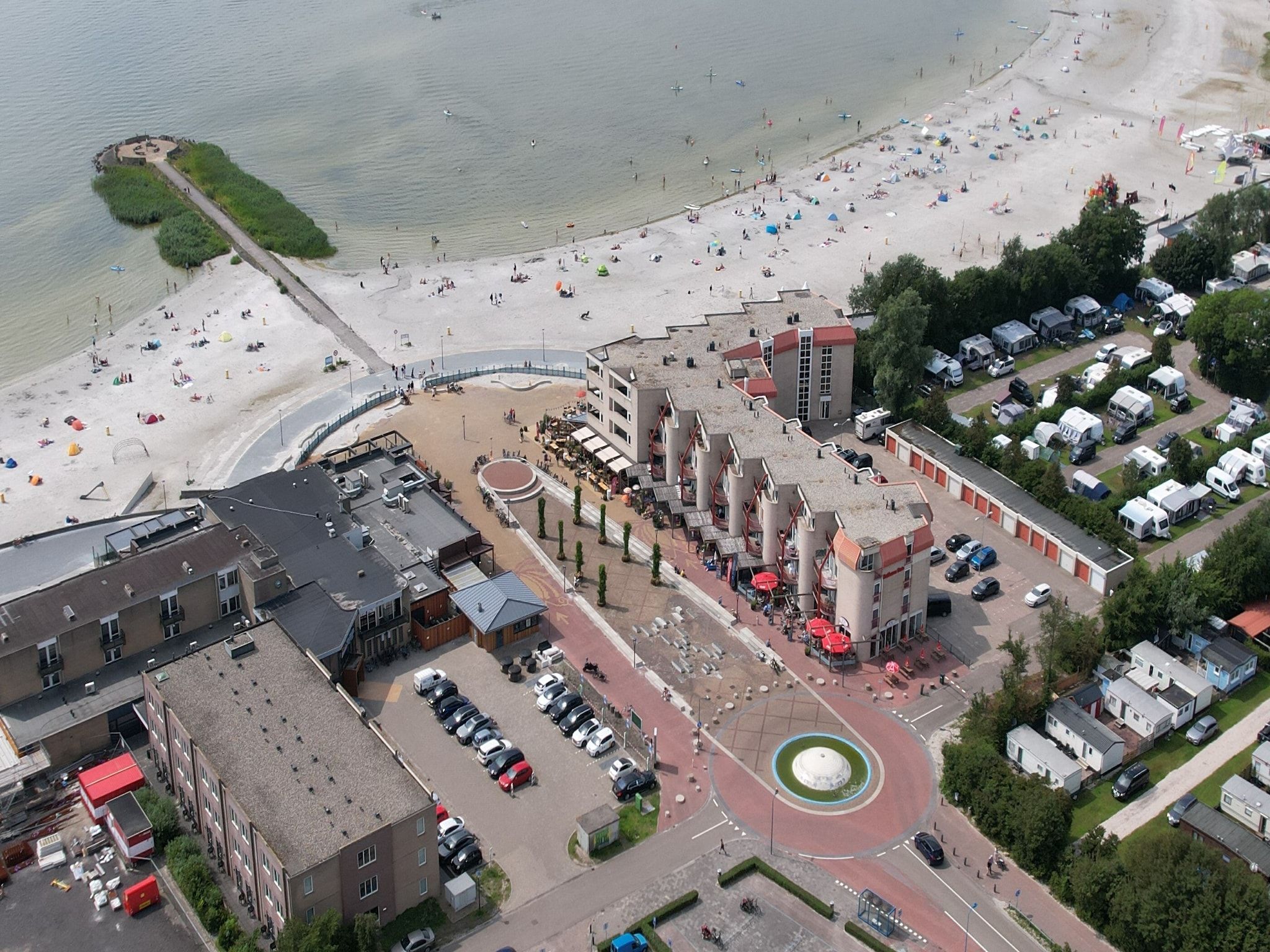 De buitenkant van Fijne bungalow in Makkum in Friesland