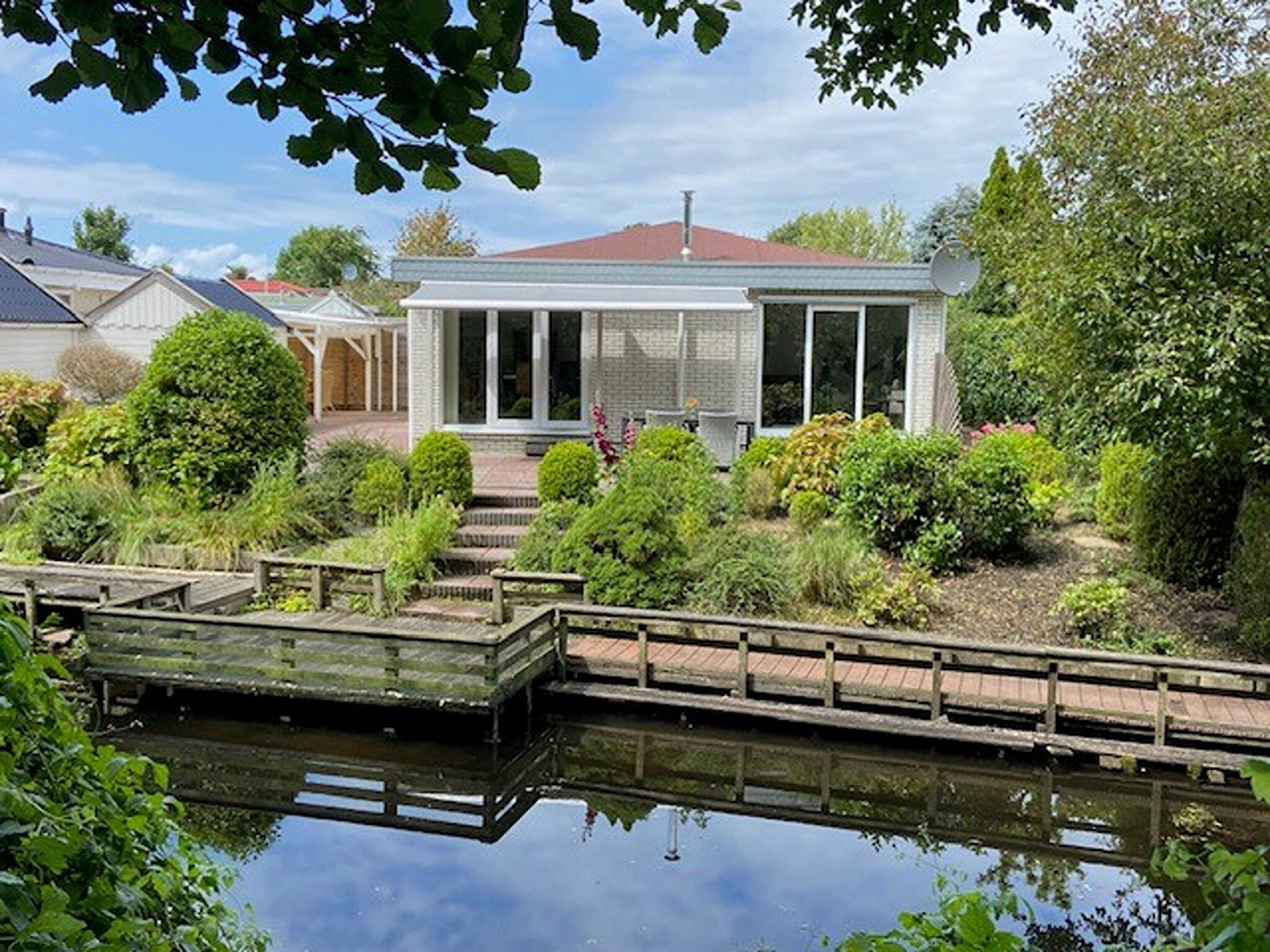 De buitenkant van Fijne bungalow in Makkum in Friesland