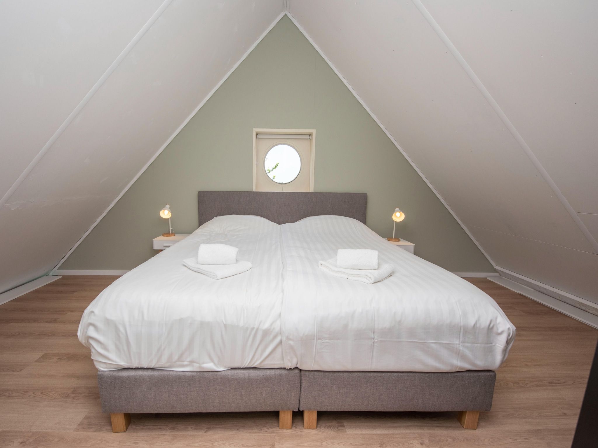 Een slaapkamer van Villa aan het water in Terherne in Terherne