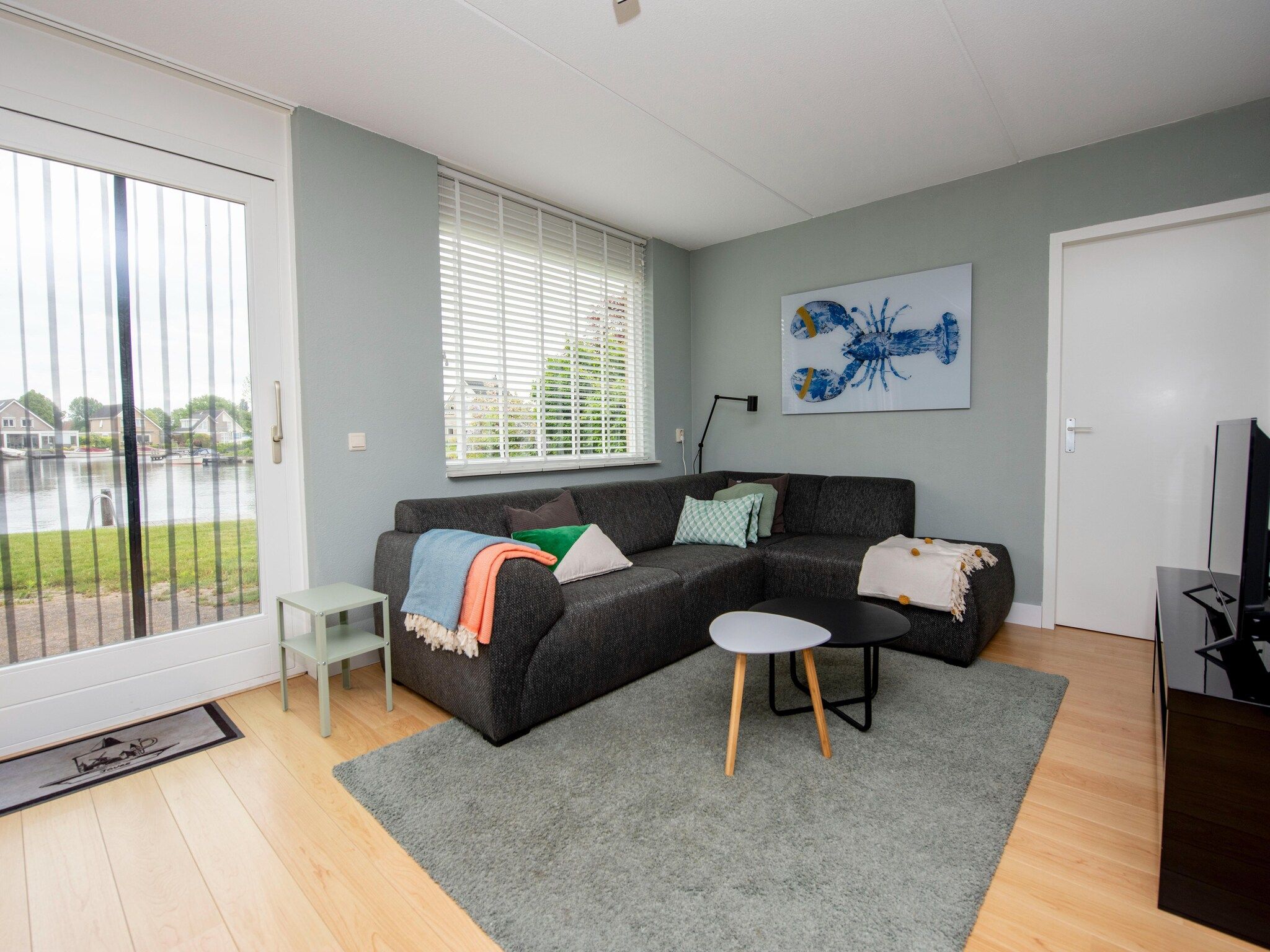 De woonkamer van Villa aan het water in Terherne in Terherne