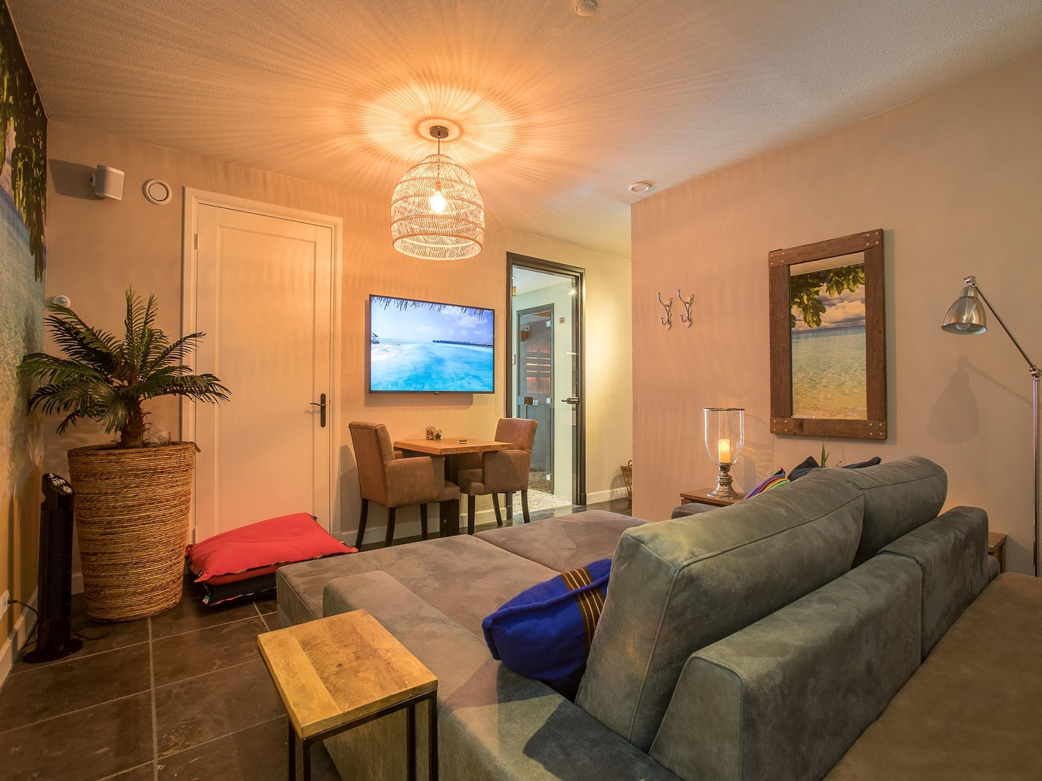 De woonkamer van Thermen Mi Casa in Culemborg