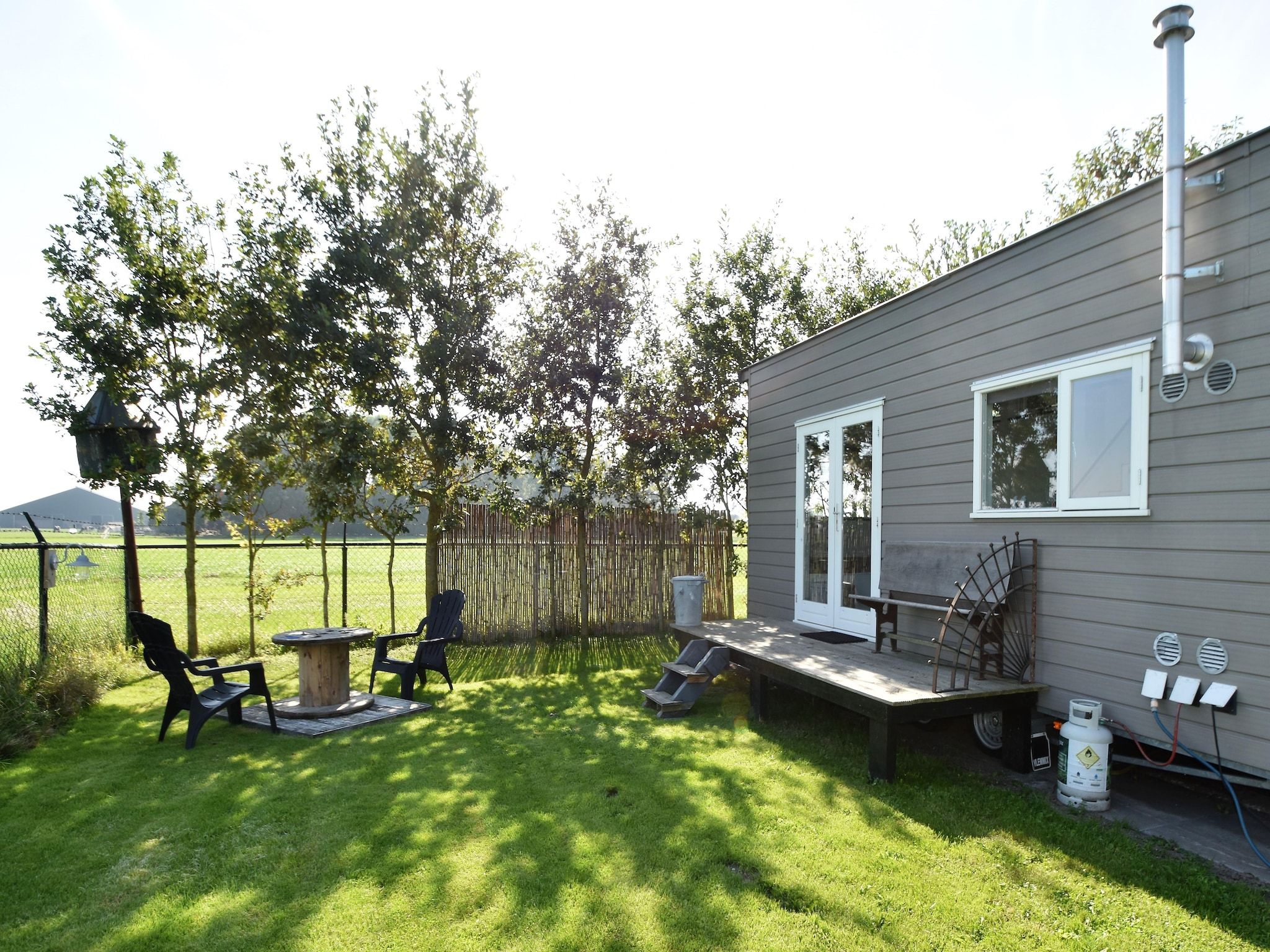 De buitenkant van Tiny House in Burgerbrug