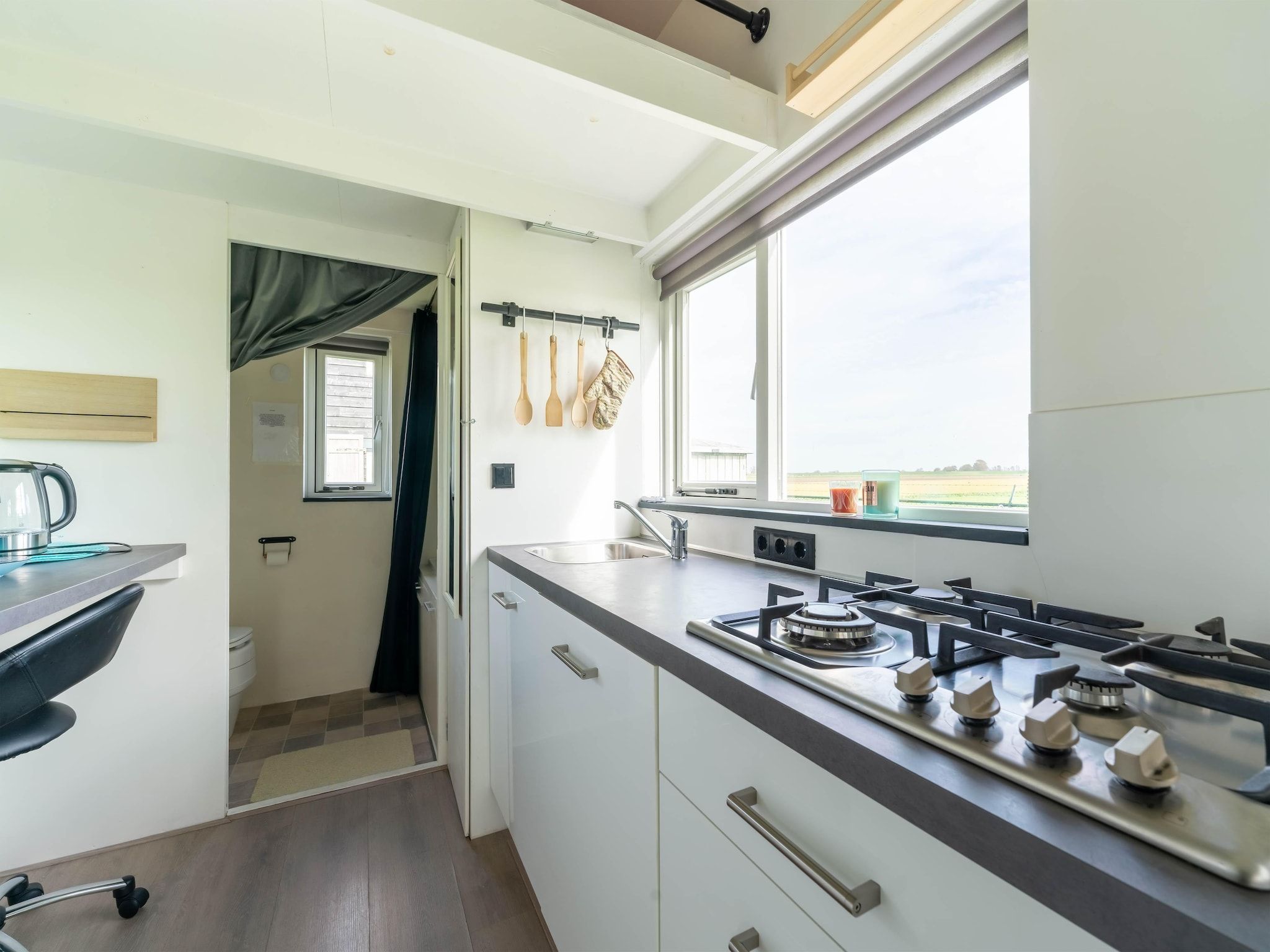 De keuken van Tiny House in Burgerbrug