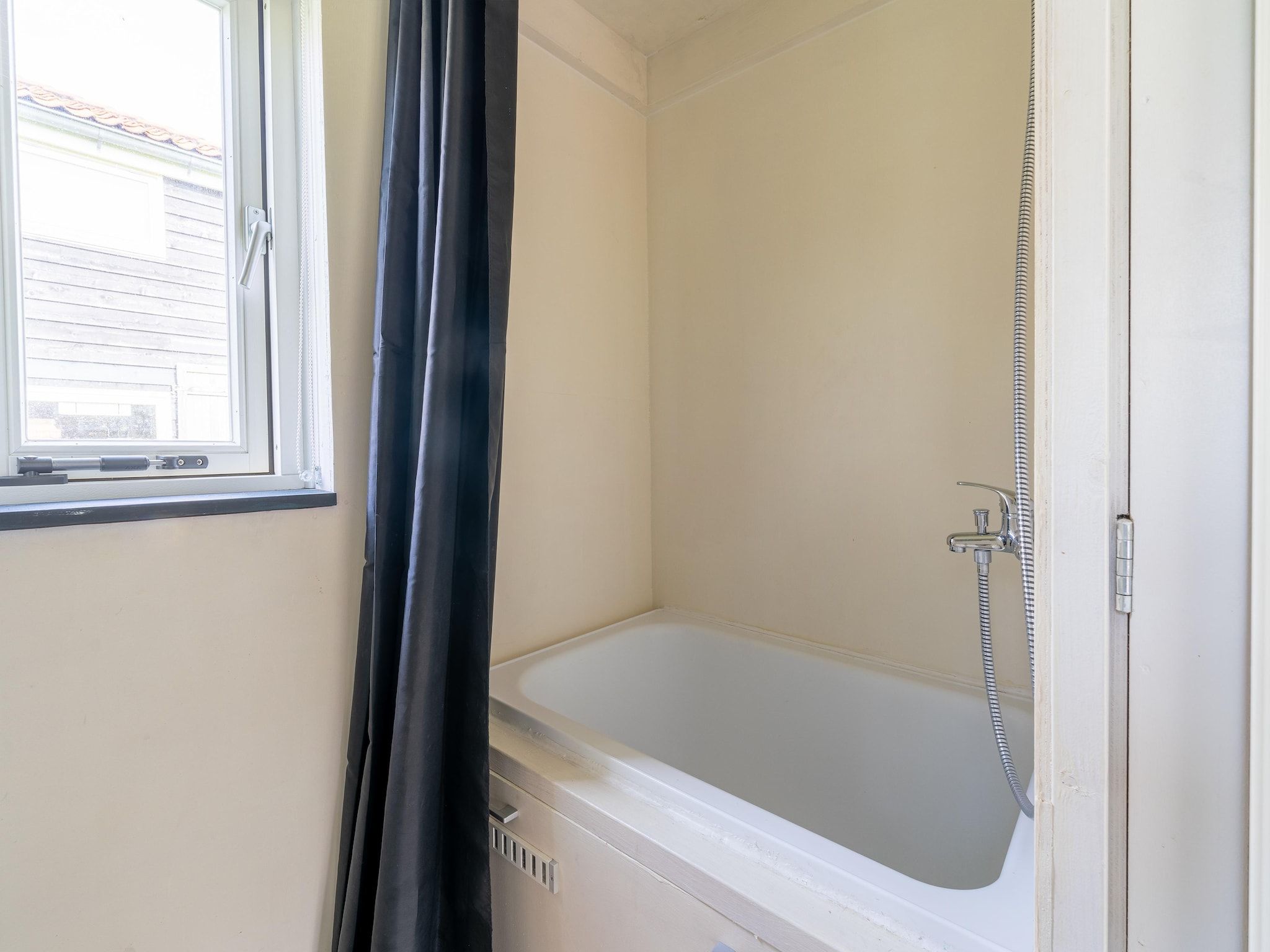 De badkamer van Tiny House in Burgerbrug