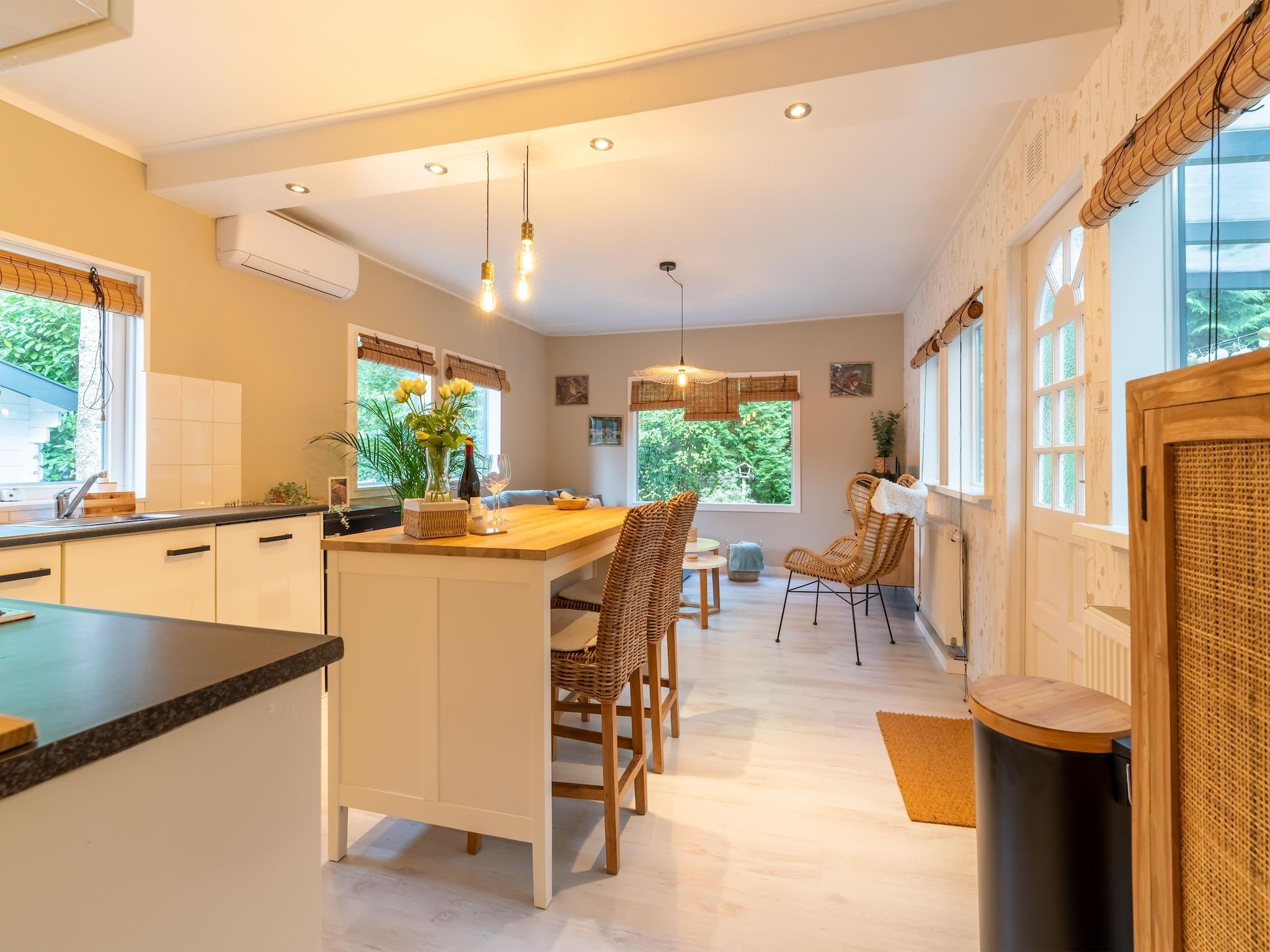 De eetkamer van Boshuisje Joy in Gelderland