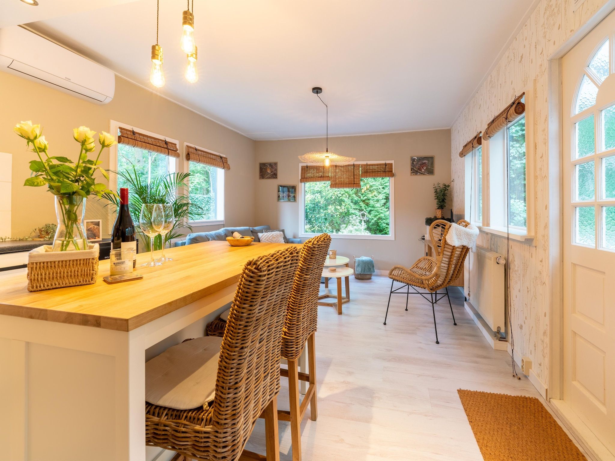 De eetkamer van Boshuisje Joy in Gelderland