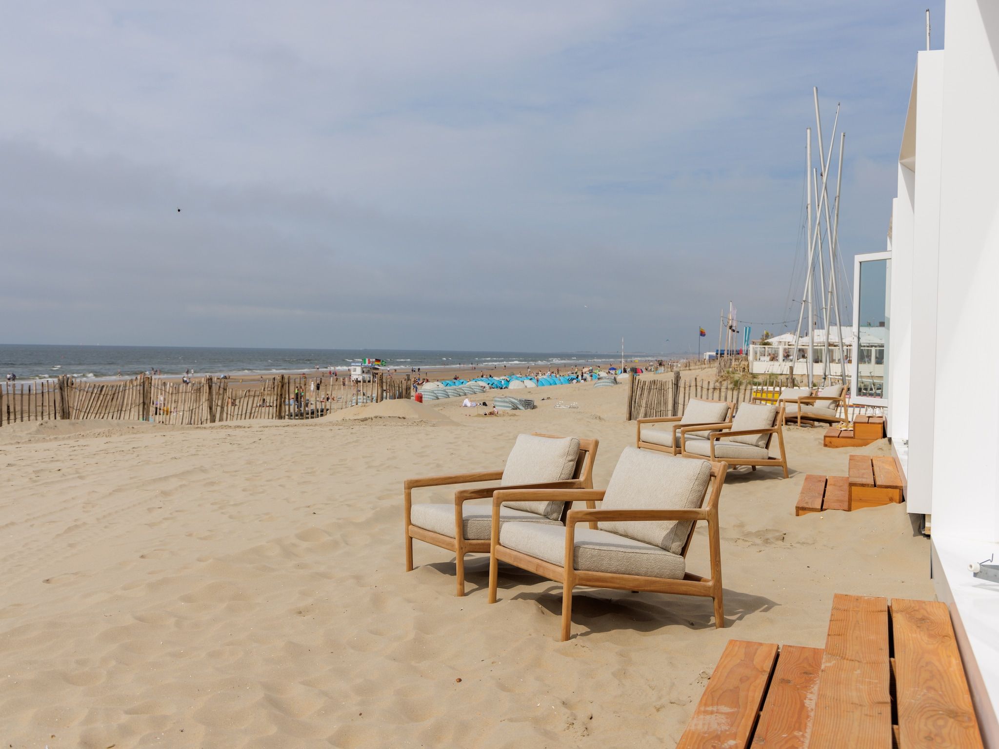 Het terras van Beach Houses Zandvoort 1 in Zandvoort