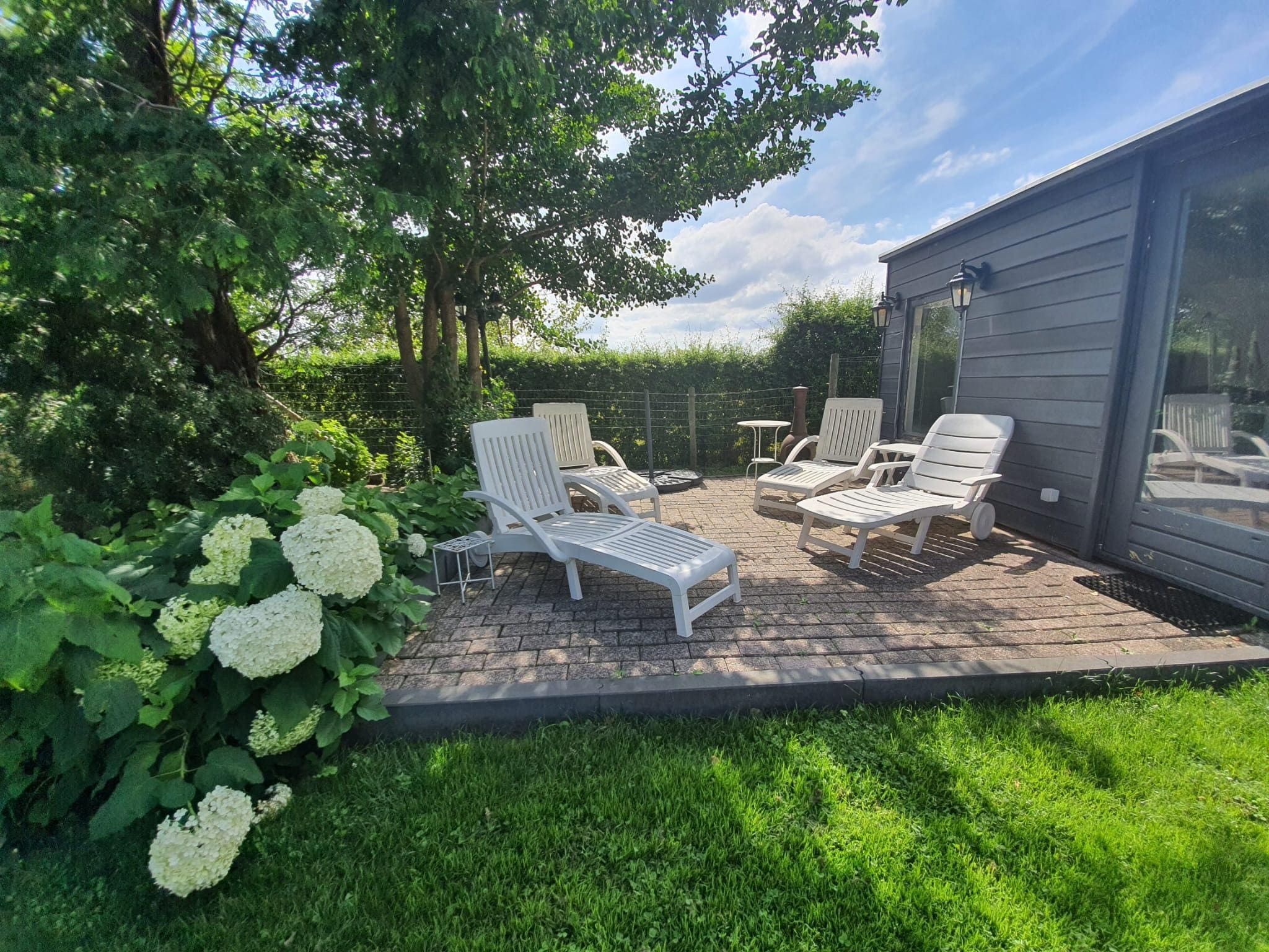 Het terras van BnB van Duin in Steenderen