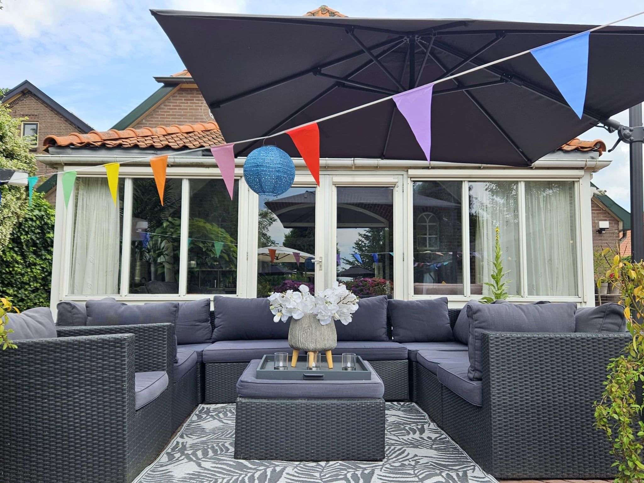 Het terras van BnB van Duin in Steenderen